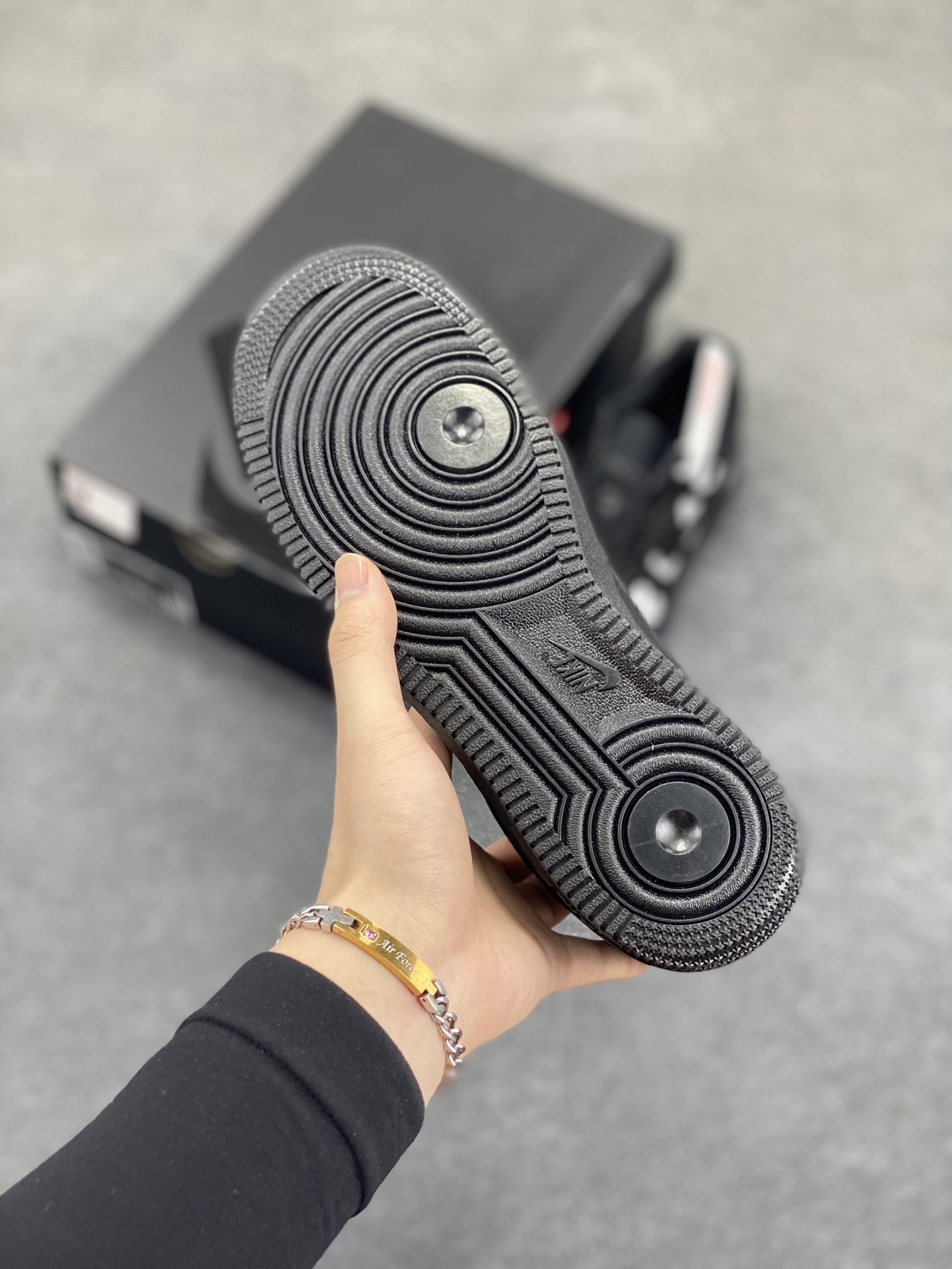 图片[5]-Nike Air Force 1 Low CDG黑 空军一号低帮运动休闲板鞋 原楦头原纸板 打造纯正空军版型#专注外贸渠道 全掌内置蜂窝气垫 #原盒配件 原厂中底钢印、拉帮完美 货号：IB9949-001 尺码：36 36.5 37.5 38 38.5 39 40 40.5 41 42 42.5 43 44 44.5 45-选品中心