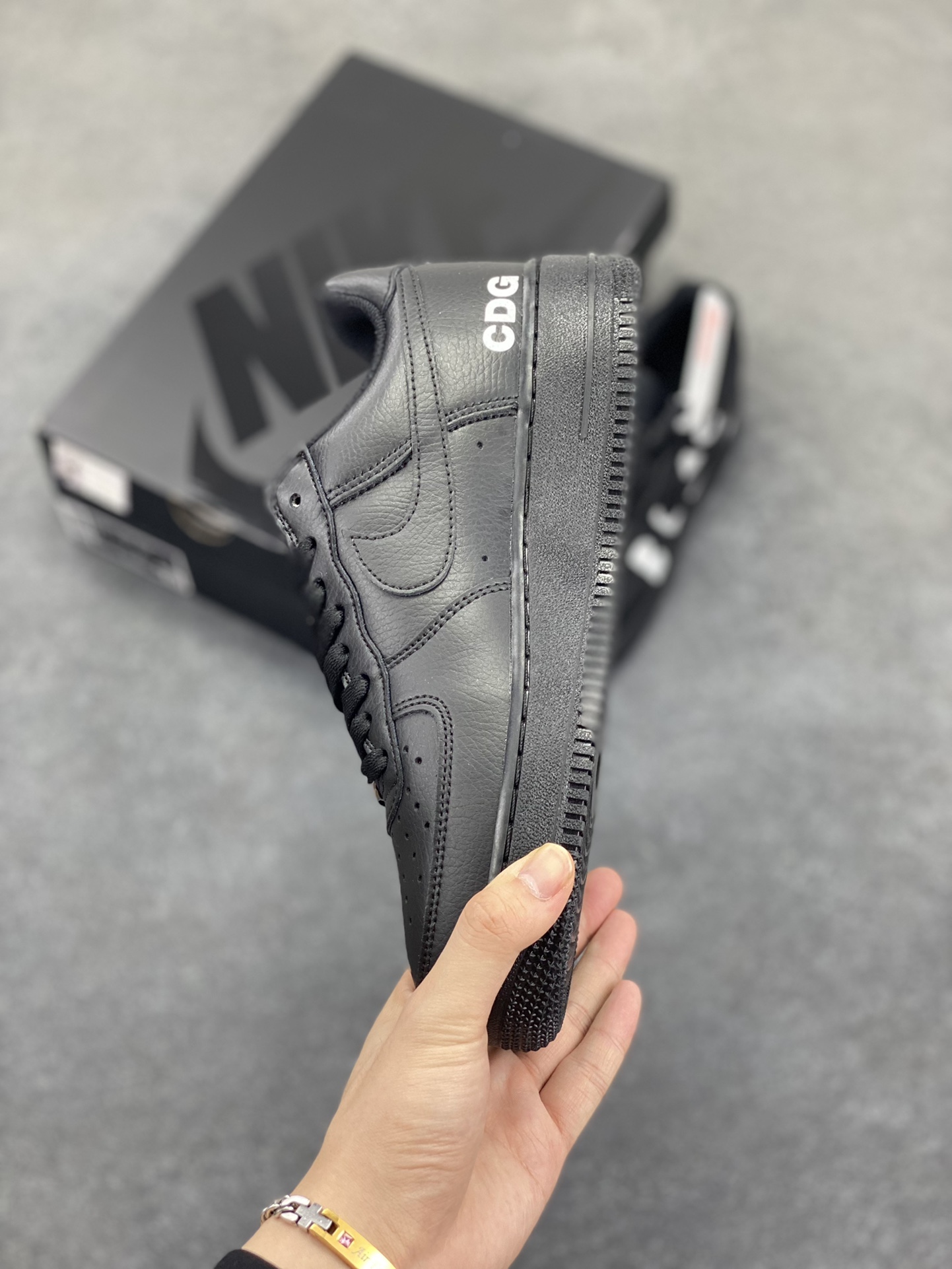 图片[3]-Nike Air Force 1 Low CDG黑 空军一号低帮运动休闲板鞋 原楦头原纸板 打造纯正空军版型#专注外贸渠道 全掌内置蜂窝气垫 #原盒配件 原厂中底钢印、拉帮完美 货号：IB9949-001 尺码：36 36.5 37.5 38 38.5 39 40 40.5 41 42 42.5 43 44 44.5 45-选品中心