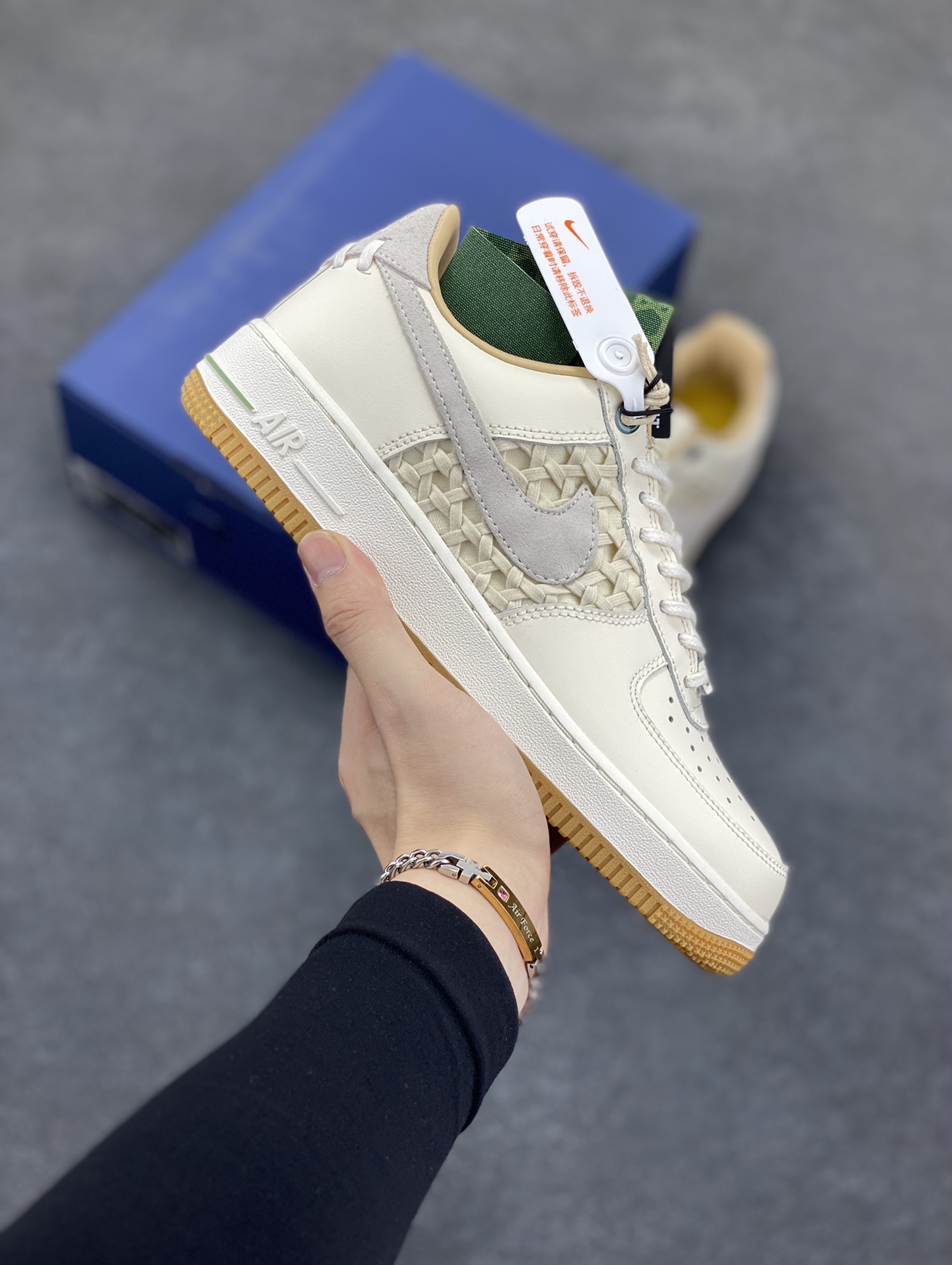 福利特价 Nike Air Force 1 Low 米白竹编系列 原楦头原纸板 打造纯正空军版型 专注外贸渠道 全掌内置蜂窝气垫 原盒配件 原厂中底钢印、拉帮完美 货号:FN0369-101 尺码:36 36.5 37.5 38 38.5 39 40 40.5 41 42 42.5 43 44 44.5 45-选品中心