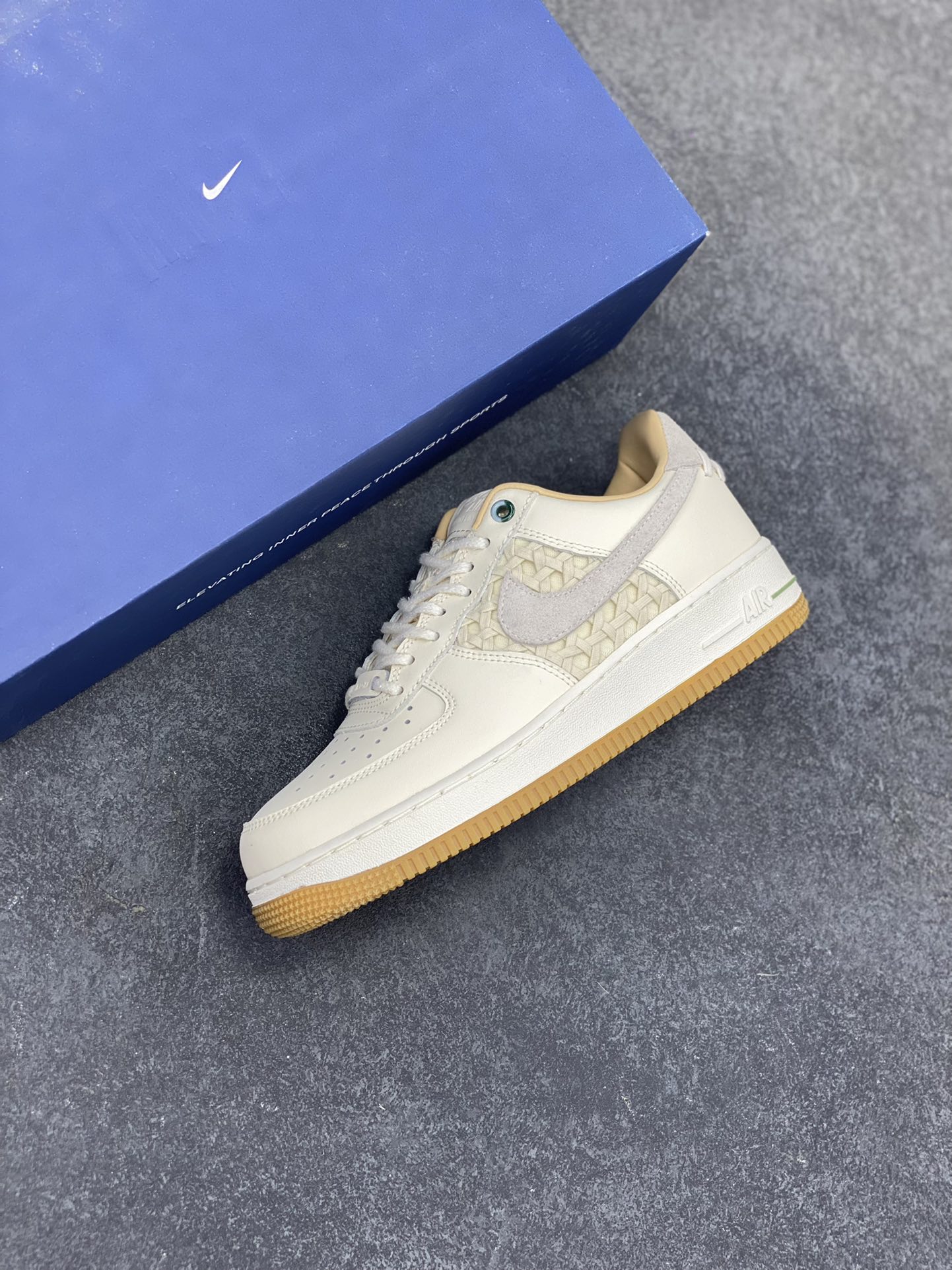 图片[7]-福利特价 Nike Air Force 1 Low 米白竹编系列 原楦头原纸板 打造纯正空军版型 专注外贸渠道 全掌内置蜂窝气垫 原盒配件 原厂中底钢印、拉帮完美 货号：FN0369-101 尺码：36 36.5 37.5 38 38.5 39 40 40.5 41 42 42.5 43 44 44.5 45-选品中心