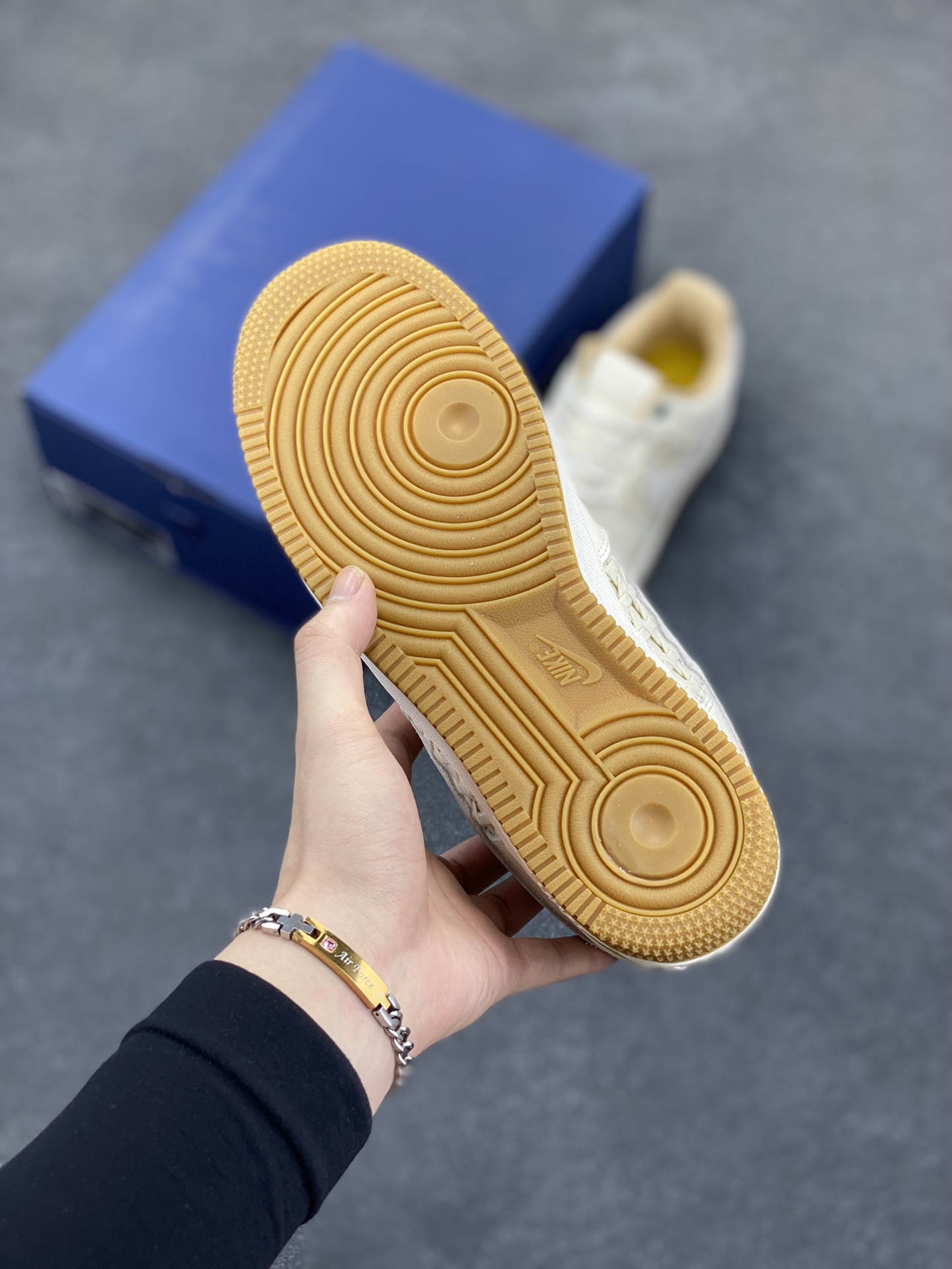 图片[5]-福利特价 Nike Air Force 1 Low 米白竹编系列 原楦头原纸板 打造纯正空军版型 专注外贸渠道 全掌内置蜂窝气垫 原盒配件 原厂中底钢印、拉帮完美 货号：FN0369-101 尺码：36 36.5 37.5 38 38.5 39 40 40.5 41 42 42.5 43 44 44.5 45-选品中心