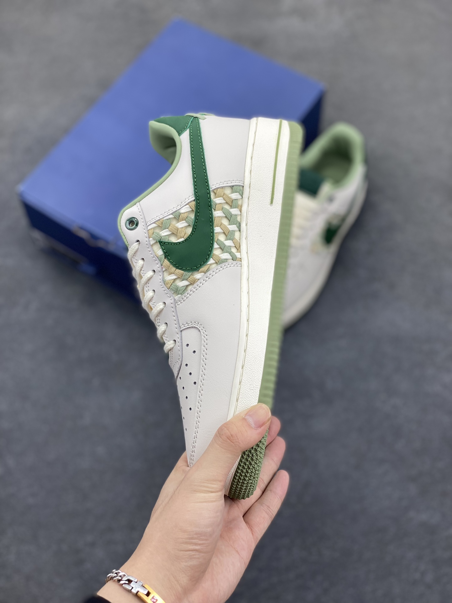 图片[3]-福利特价 Nike Air Force 1 Low 米白竹编系列 原楦头原纸板 打造纯正空军版型 专注外贸渠道 全掌内置蜂窝气垫 原盒配件 原厂中底钢印、拉帮完美 货号：FN0369-100 尺码：36 36.5 37.5 38 38.5 39 40 40.5 41 42 42.5 43 44 44.5 45-选品中心
