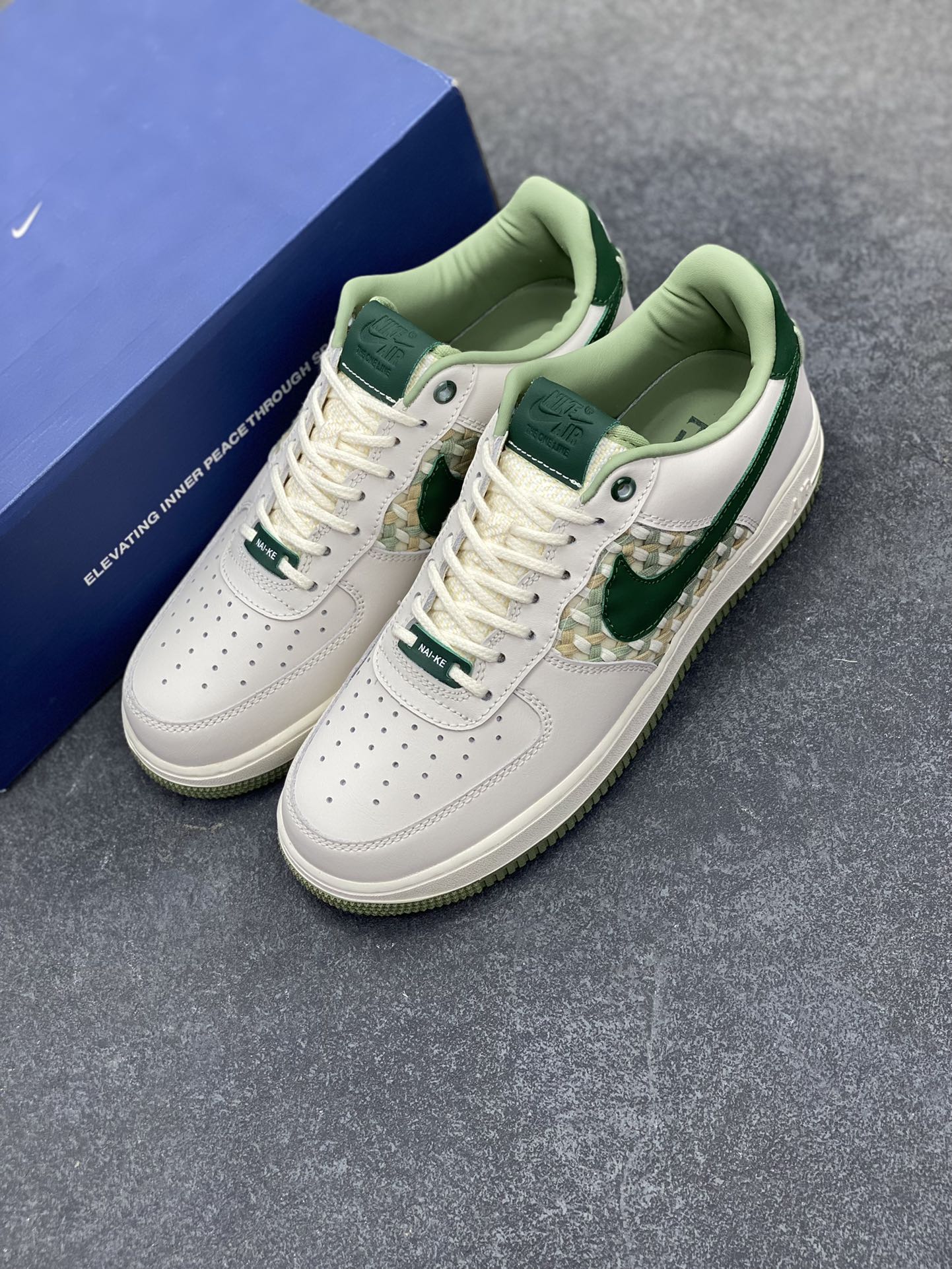 图片[8]-福利特价 Nike Air Force 1 Low 米白竹编系列 原楦头原纸板 打造纯正空军版型 专注外贸渠道 全掌内置蜂窝气垫 原盒配件 原厂中底钢印、拉帮完美 货号：FN0369-100 尺码：36 36.5 37.5 38 38.5 39 40 40.5 41 42 42.5 43 44 44.5 45-选品中心