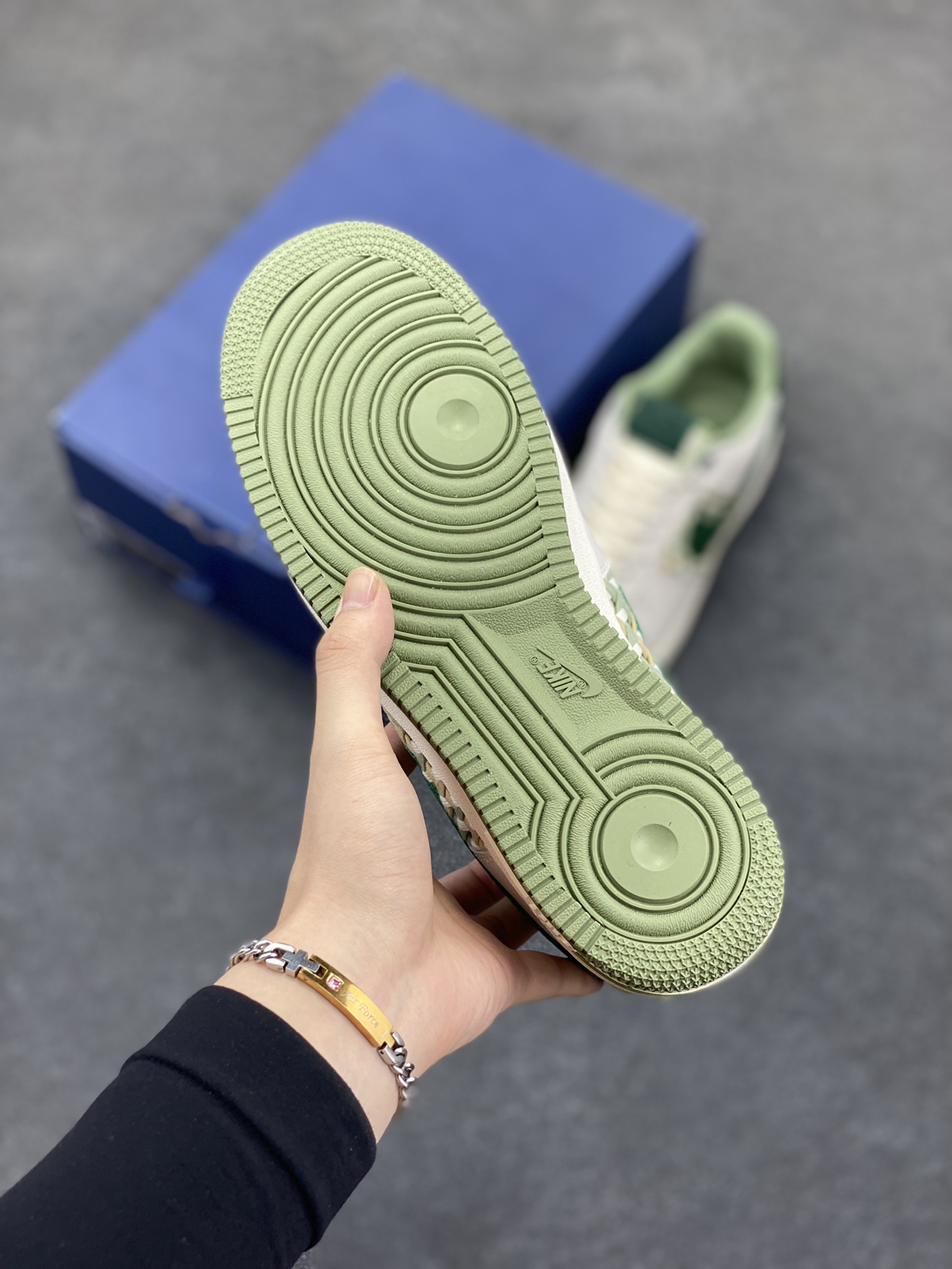 图片[5]-福利特价 Nike Air Force 1 Low 米白竹编系列 原楦头原纸板 打造纯正空军版型 专注外贸渠道 全掌内置蜂窝气垫 原盒配件 原厂中底钢印、拉帮完美 货号：FN0369-100 尺码：36 36.5 37.5 38 38.5 39 40 40.5 41 42 42.5 43 44 44.5 45-选品中心