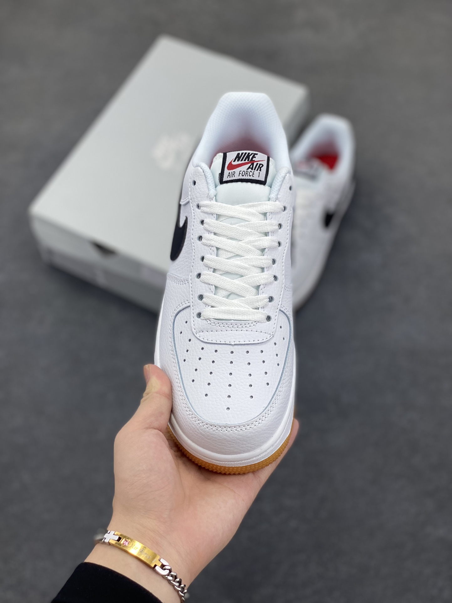 图片[2]-Nike Air Force 1 Low 空军一号低帮百搭休闲运动板鞋。柔软、弹性十足的缓震性能和出色的中底设计，横跨复古与现代的外型结合，造就出风靡全球三十多年的Force 1，直到今天还深受青睐。 货号：CI0057-100 尺码：36 36.5 37.5 38 38.5 39 40 40.5 41 42 42.5 43 44 44.5 45-选品中心
