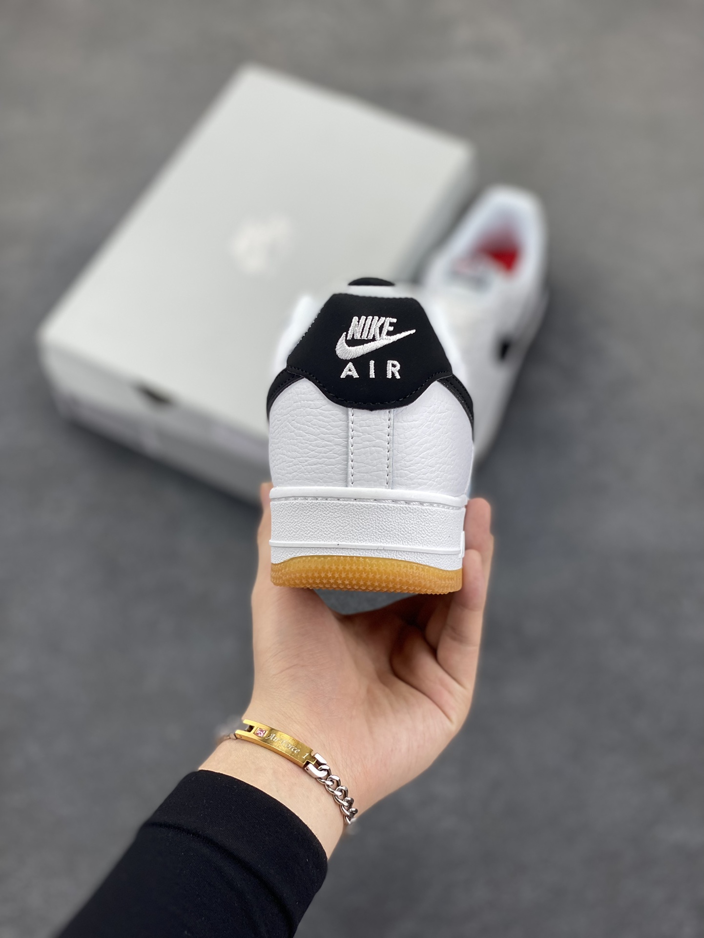 图片[4]-Nike Air Force 1 Low 空军一号低帮百搭休闲运动板鞋。柔软、弹性十足的缓震性能和出色的中底设计，横跨复古与现代的外型结合，造就出风靡全球三十多年的Force 1，直到今天还深受青睐。 货号：CI0057-100 尺码：36 36.5 37.5 38 38.5 39 40 40.5 41 42 42.5 43 44 44.5 45-选品中心