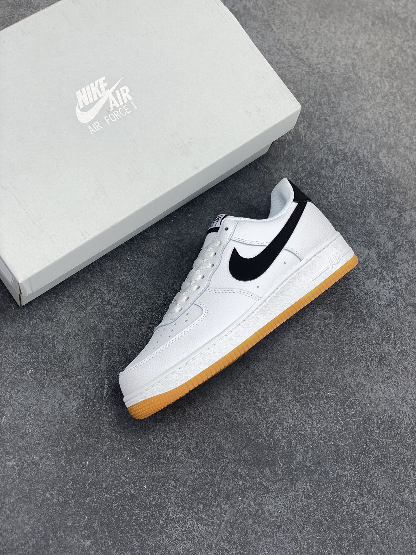 图片[7]-Nike Air Force 1 Low 空军一号低帮百搭休闲运动板鞋。柔软、弹性十足的缓震性能和出色的中底设计，横跨复古与现代的外型结合，造就出风靡全球三十多年的Force 1，直到今天还深受青睐。 货号：CI0057-100 尺码：36 36.5 37.5 38 38.5 39 40 40.5 41 42 42.5 43 44 44.5 45-选品中心