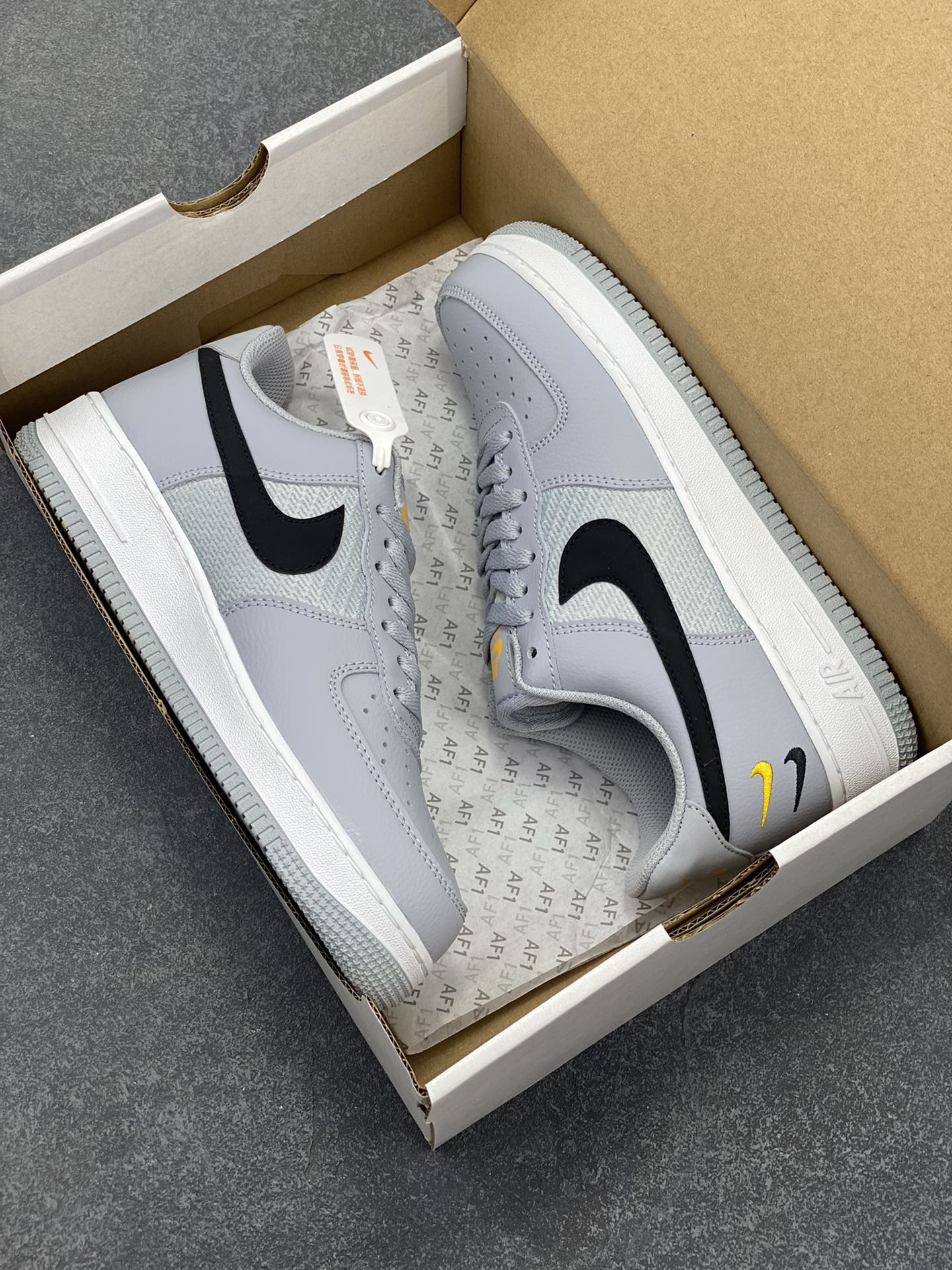 图片[9]-福利特价 Nike Air Force 1 \’07 Low 三勾空军一号低帮休闲板鞋 “白灰黑勾” 原楦头原纸板 清洁度完美 全掌内置蜂窝气垫 中底钢印、拉帮完美 货号：FD0666-002 尺码：36 36.5 37.5 38 38.5 39 40 40.5 41 42 42.5 43 44 44.5 45-选品中心