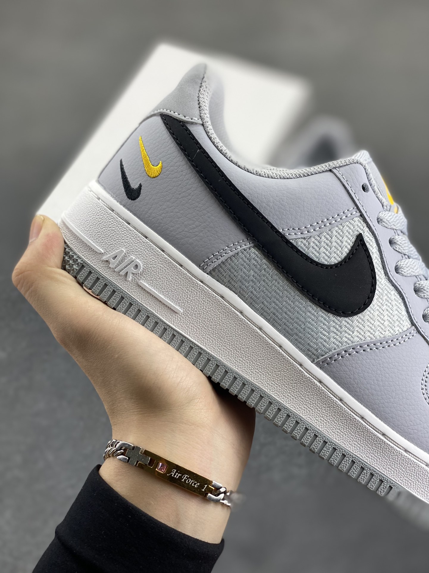 图片[6]-福利特价 Nike Air Force 1 \’07 Low 三勾空军一号低帮休闲板鞋 “白灰黑勾” 原楦头原纸板 清洁度完美 全掌内置蜂窝气垫 中底钢印、拉帮完美 货号：FD0666-002 尺码：36 36.5 37.5 38 38.5 39 40 40.5 41 42 42.5 43 44 44.5 45-选品中心