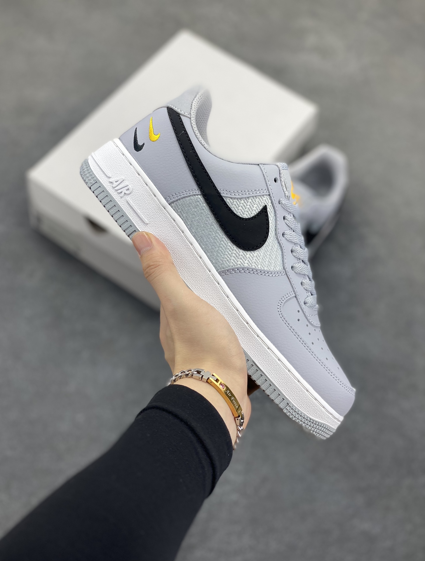 福利特价 Nike Air Force 1 \’07 Low 三勾空军一号低帮休闲板鞋 “白灰黑勾” 原楦头原纸板 清洁度完美 全掌内置蜂窝气垫 中底钢印、拉帮完美 货号:FD0666-002 尺码:36 36.5 37.5 38 38.5 39 40 40.5 41 42 42.5 43 44 44.5 45-选品中心