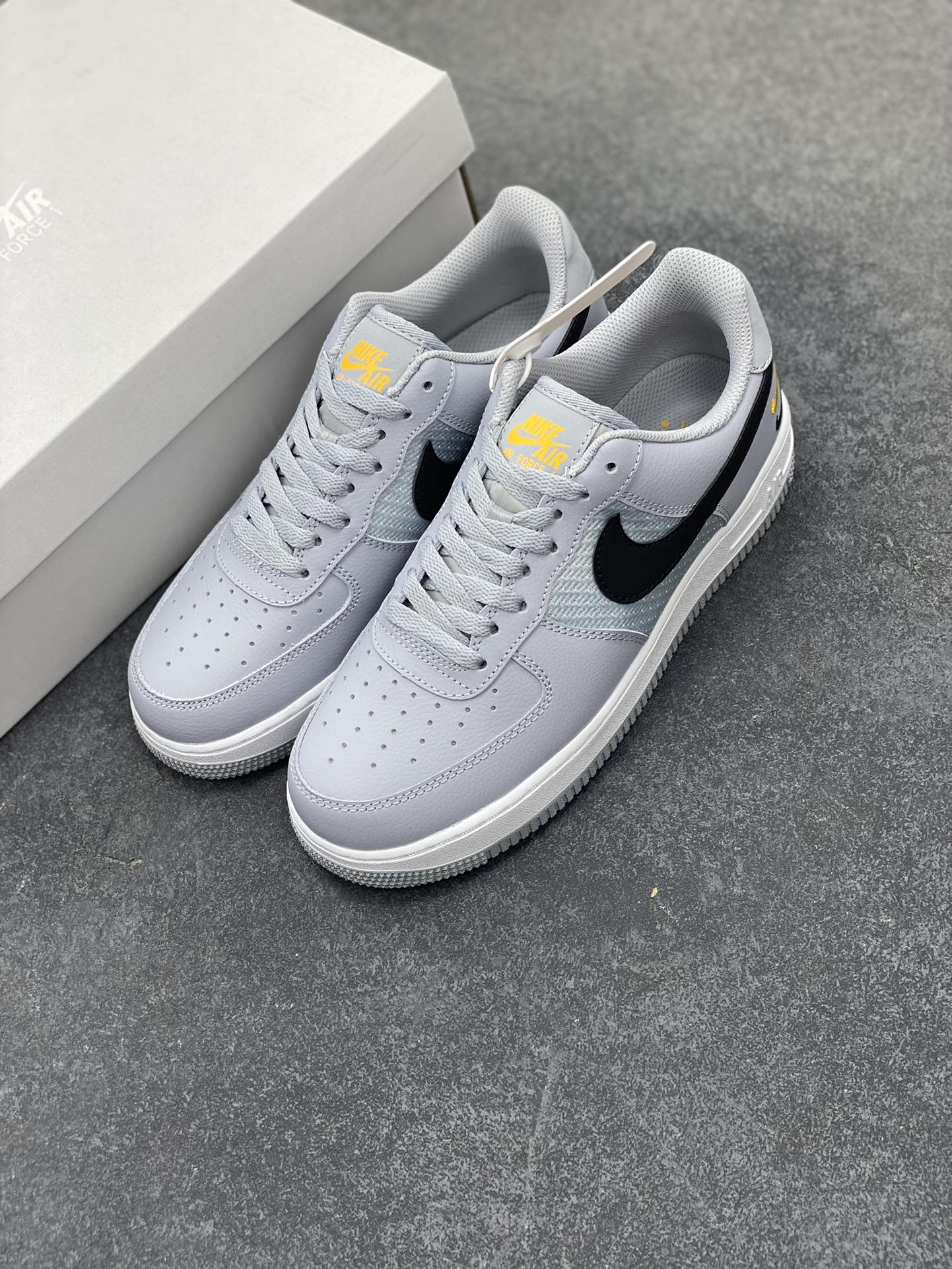 图片[8]-福利特价 Nike Air Force 1 \’07 Low 三勾空军一号低帮休闲板鞋 “白灰黑勾” 原楦头原纸板 清洁度完美 全掌内置蜂窝气垫 中底钢印、拉帮完美 货号：FD0666-002 尺码：36 36.5 37.5 38 38.5 39 40 40.5 41 42 42.5 43 44 44.5 45-选品中心