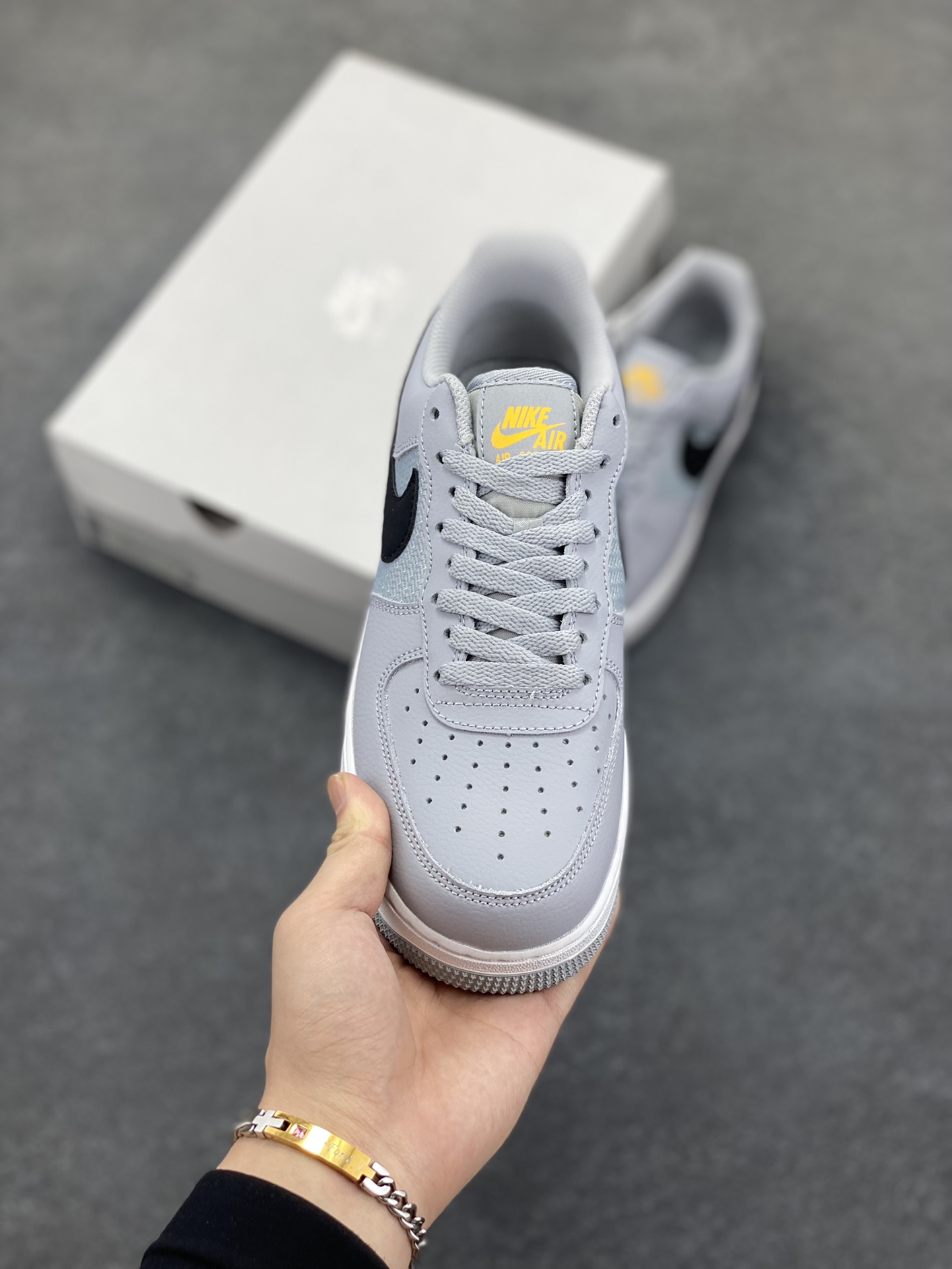 图片[2]-福利特价 Nike Air Force 1 \’07 Low 三勾空军一号低帮休闲板鞋 “白灰黑勾” 原楦头原纸板 清洁度完美 全掌内置蜂窝气垫 中底钢印、拉帮完美 货号：FD0666-002 尺码：36 36.5 37.5 38 38.5 39 40 40.5 41 42 42.5 43 44 44.5 45-选品中心