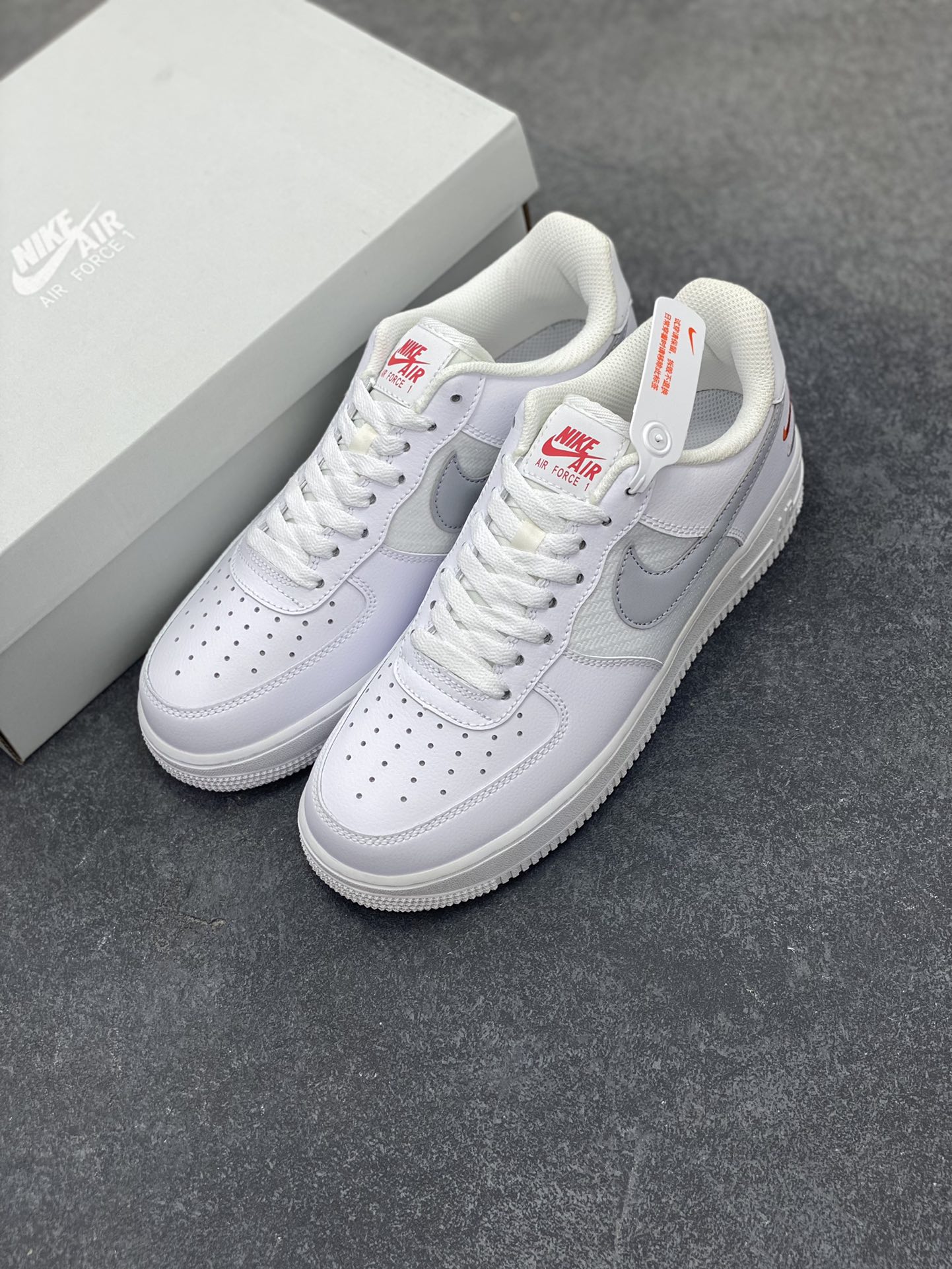 图片[8]-福利特价 Nike Air Force 1 Low 07 白浅灰小钩 原楦头原纸板 打造纯正空军版型#专注外贸渠道 全掌内置蜂窝气垫 #原盒配件 原厂中底钢印、拉帮完美 货号：FD0666-100 尺码：36 36.5 37.5 38 38.5 39 40 40.5 41 42 42.5 43 44 44.5 45-选品中心