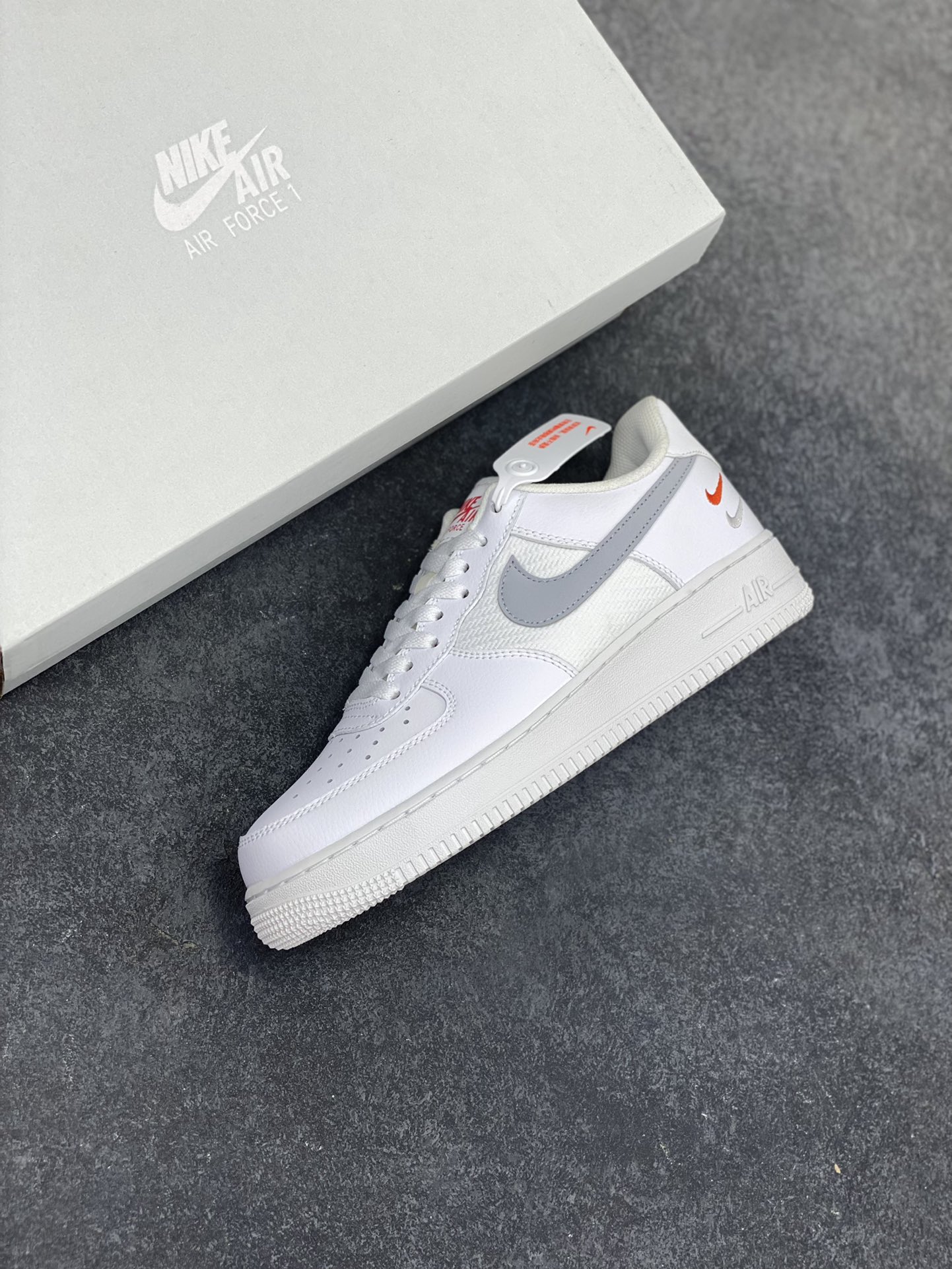 图片[7]-福利特价 Nike Air Force 1 Low 07 白浅灰小钩 原楦头原纸板 打造纯正空军版型#专注外贸渠道 全掌内置蜂窝气垫 #原盒配件 原厂中底钢印、拉帮完美 货号：FD0666-100 尺码：36 36.5 37.5 38 38.5 39 40 40.5 41 42 42.5 43 44 44.5 45-选品中心