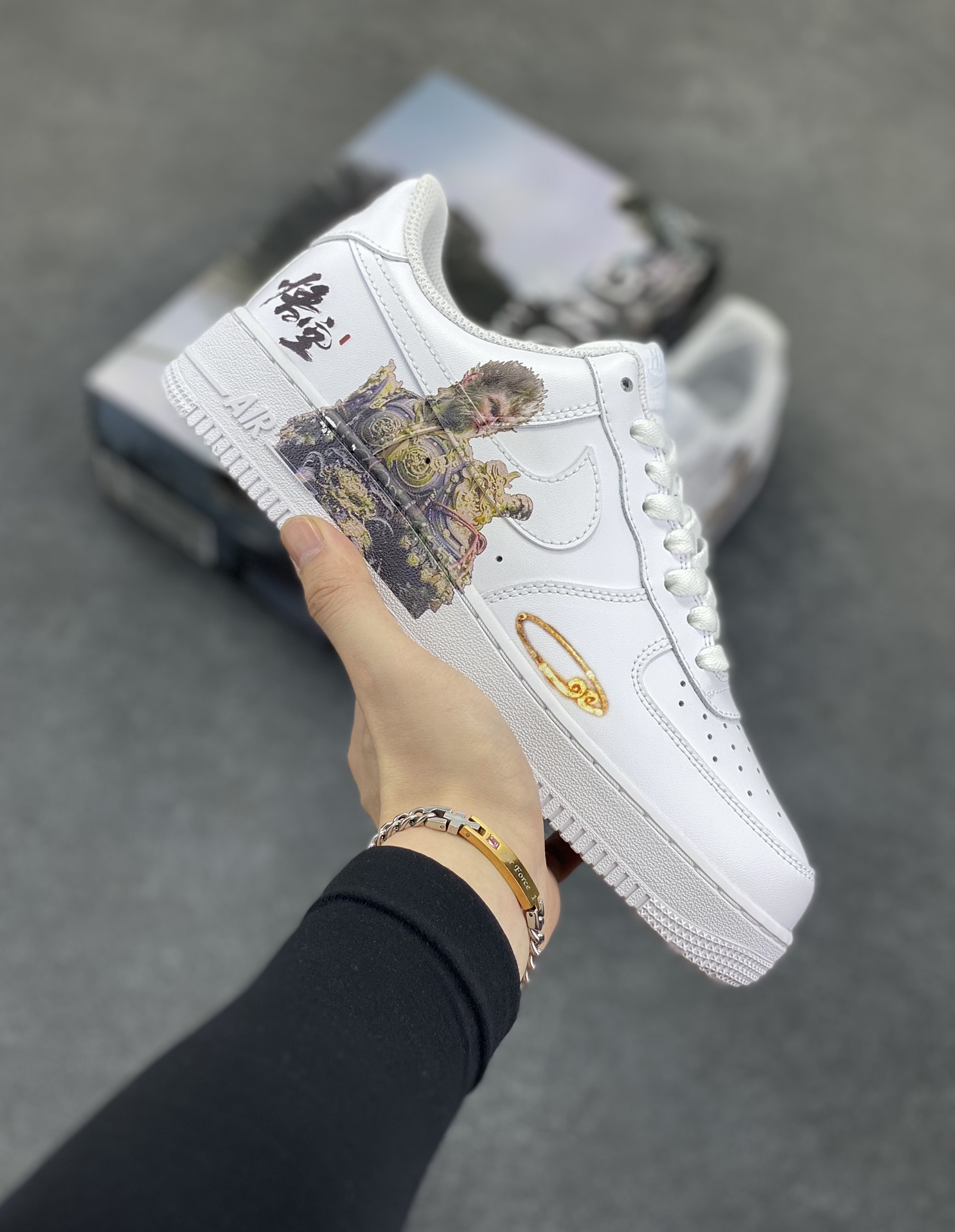 福利特价 Air Force 1 Low 黑神话悟空 原楦头原纸板 打造纯正空军版型专注外贸渠道 全掌内置蜂窝气垫 原盒配件 原厂中底钢印、拉帮完美  货号：CW2288-111 尺码：36 36.5 37.5 38 38.5 39 40 40.5 41 42 42.5 43 44 44.5 45-选品中心