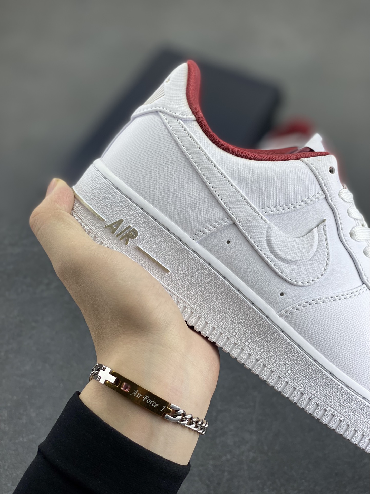 图片[6]-福利特价 Nike Air Force 1 Low 四十周年限定 空军一号低帮板鞋 金币 标志性金属鞋带扣和中底 Air 字样使用金色处理，彰显 40 周年独特的纪念属性 货号：DV7584-100 尺码：36 36.5 37.5 38 38.5 39 40 40.5 41 42 42.5 43 44 44.5 45-选品中心