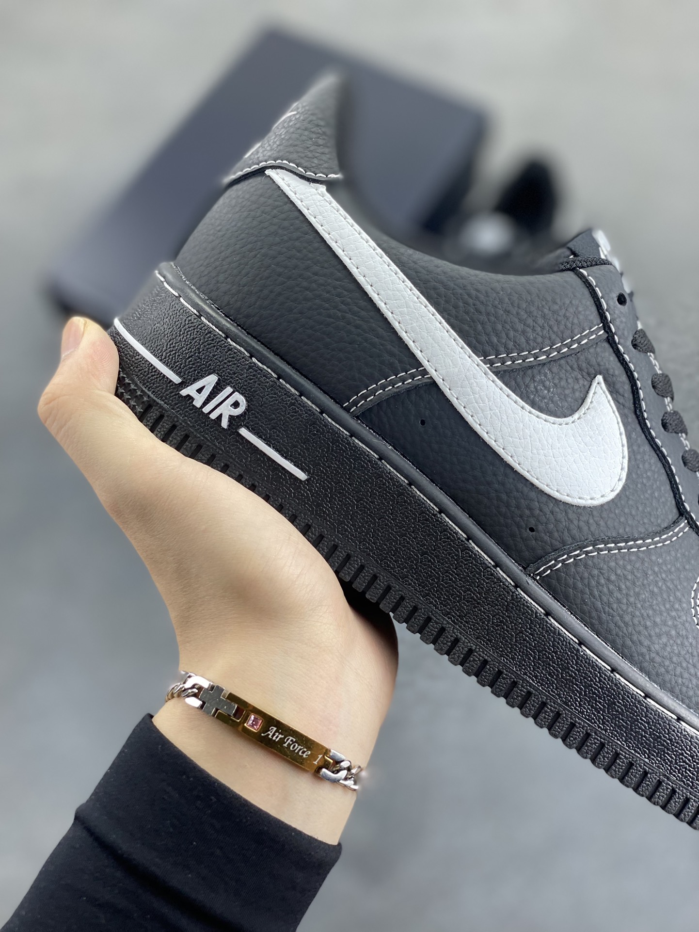 图片[6]-福利特价 Nike Air Force 1 Low 黑白 原楦头原纸板 打造纯正空军版型 专注外贸渠道 全掌内置蜂窝气垫 原盒配件 原厂中底钢印、拉帮完美 货号：HQ2037-300 尺码：36 36.5 37.5 38 38.5 39 40 40.5 41 42 42.5 43 44 44.5 45-选品中心