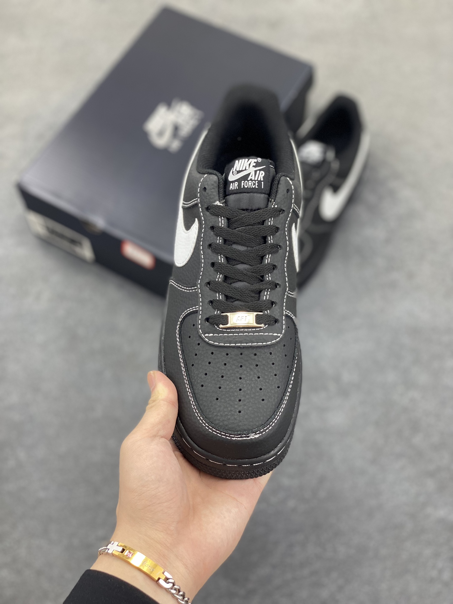 图片[2]-福利特价 Nike Air Force 1 Low 黑白 原楦头原纸板 打造纯正空军版型 专注外贸渠道 全掌内置蜂窝气垫 原盒配件 原厂中底钢印、拉帮完美 货号：HQ2037-300 尺码：36 36.5 37.5 38 38.5 39 40 40.5 41 42 42.5 43 44 44.5 45-选品中心