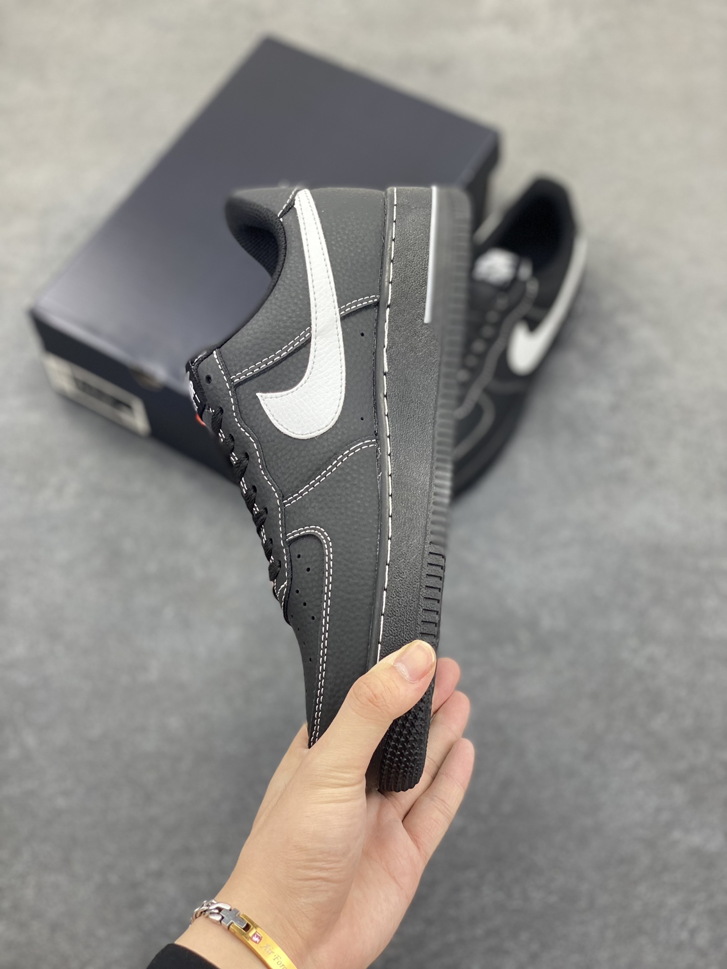 图片[3]-福利特价 Nike Air Force 1 Low 黑白 原楦头原纸板 打造纯正空军版型 专注外贸渠道 全掌内置蜂窝气垫 原盒配件 原厂中底钢印、拉帮完美 货号：HQ2037-300 尺码：36 36.5 37.5 38 38.5 39 40 40.5 41 42 42.5 43 44 44.5 45-选品中心