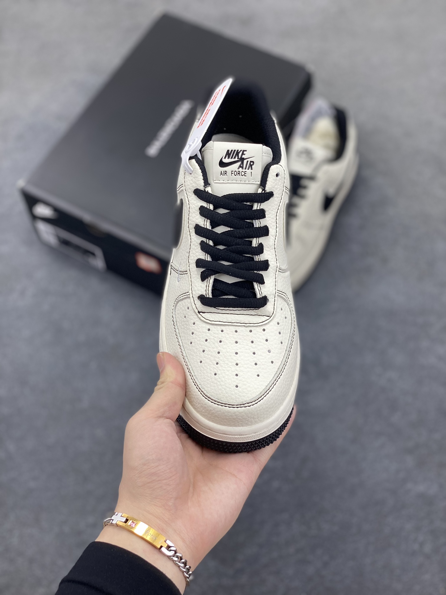 图片[2]-高端定制 BALENCIAGA×Nike Air Force 1\’07 Low 联名三勾 米黑 空军一号低帮休闲版鞋 定制皮料 原楦头原纸板 纯正空军版型 内置全掌气垫 货号：FR0538-090 尺码：36 36.5 37.5 38 38.8 39 40 40.5 41 42 42.5 43 44 44.5 45-选品中心