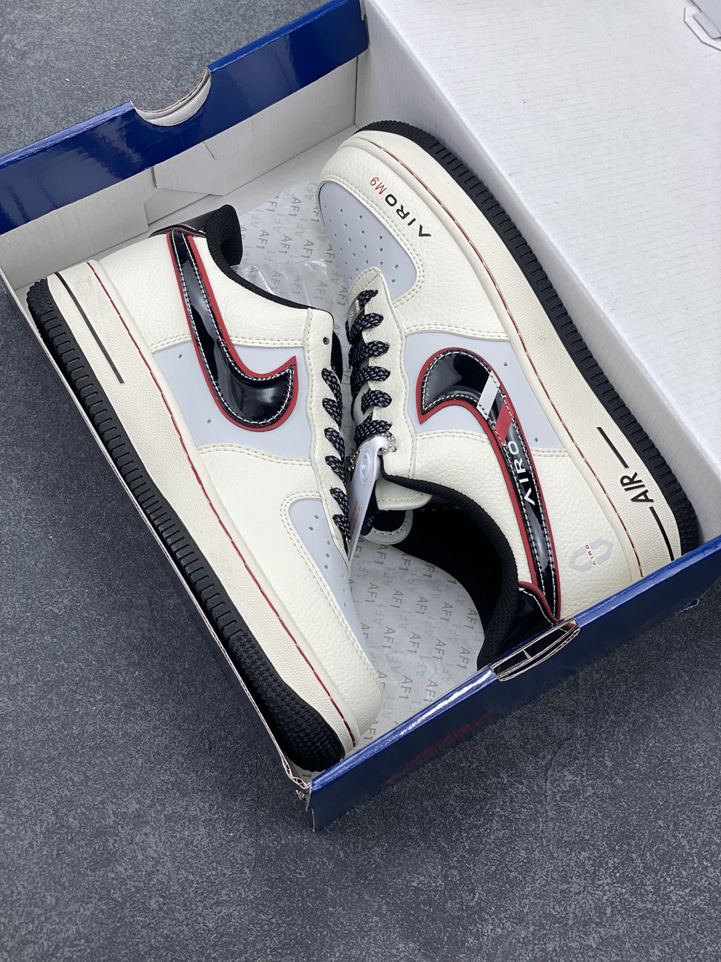 图片[9]-NIke Air Force 1 \’07 Low “问界联名——黑M9”空军一号 低帮 运动鞋 休闲鞋 折边针车 工艺难度大 原楦头原纸板 原装鞋盒 定制五金配件 内置全掌气垫 原厂鞋底 货号：XS1958-609 尺码：36 36.5 37.5 38 38.5 39 40 40.5 41 42 42.5 43 44 44.5 45-选品中心