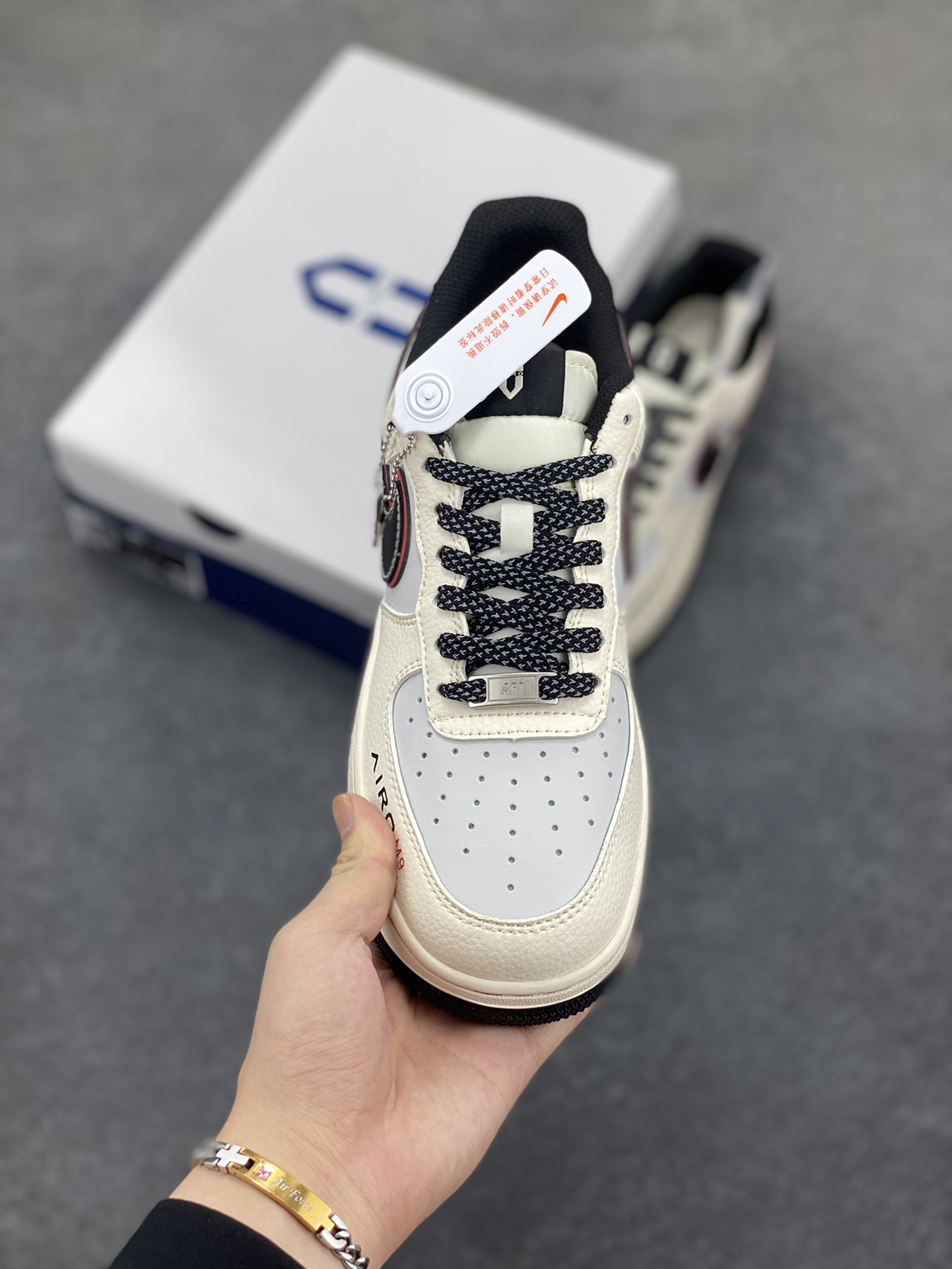 图片[2]-NIke Air Force 1 \’07 Low “问界联名——黑M9”空军一号 低帮 运动鞋 休闲鞋 折边针车 工艺难度大 原楦头原纸板 原装鞋盒 定制五金配件 内置全掌气垫 原厂鞋底 货号：XS1958-609 尺码：36 36.5 37.5 38 38.5 39 40 40.5 41 42 42.5 43 44 44.5 45-选品中心