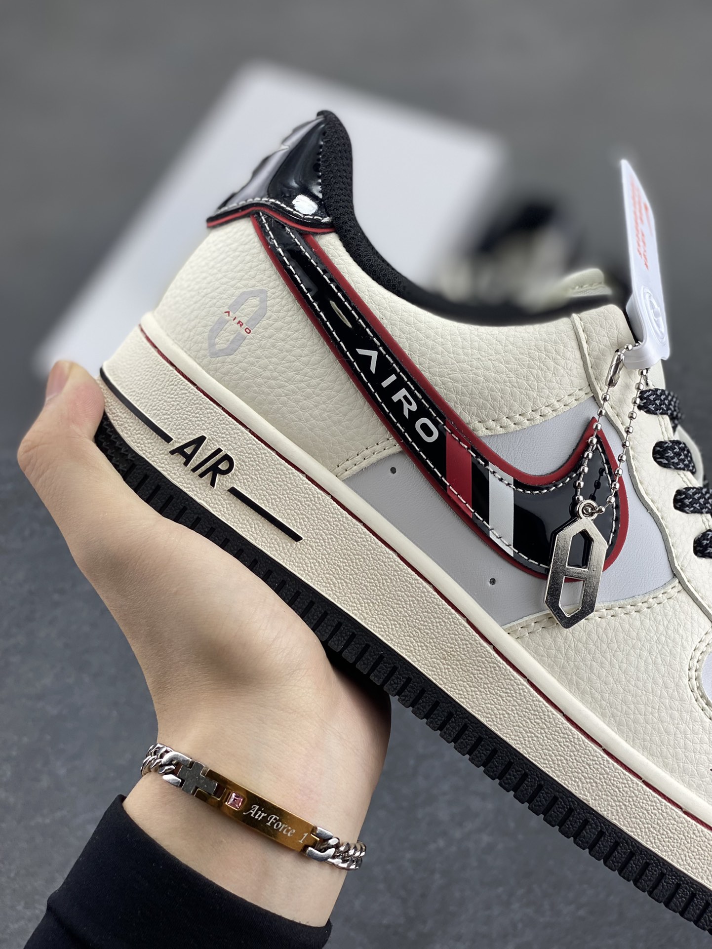 图片[6]-NIke Air Force 1 \’07 Low “问界联名——黑M9”空军一号 低帮 运动鞋 休闲鞋 折边针车 工艺难度大 原楦头原纸板 原装鞋盒 定制五金配件 内置全掌气垫 原厂鞋底 货号：XS1958-609 尺码：36 36.5 37.5 38 38.5 39 40 40.5 41 42 42.5 43 44 44.5 45-选品中心