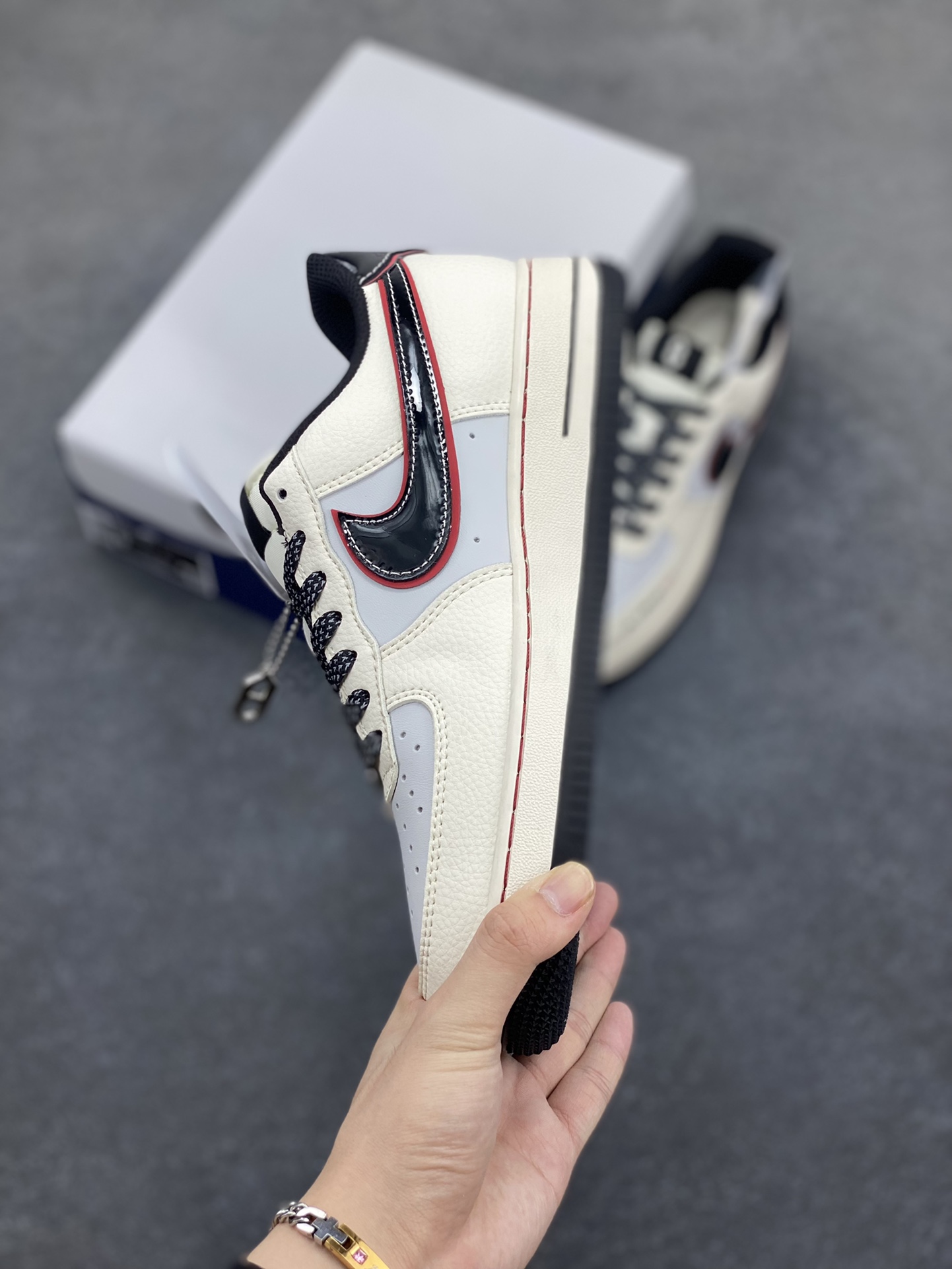 图片[3]-NIke Air Force 1 \’07 Low “问界联名——黑M9”空军一号 低帮 运动鞋 休闲鞋 折边针车 工艺难度大 原楦头原纸板 原装鞋盒 定制五金配件 内置全掌气垫 原厂鞋底 货号：XS1958-609 尺码：36 36.5 37.5 38 38.5 39 40 40.5 41 42 42.5 43 44 44.5 45-选品中心