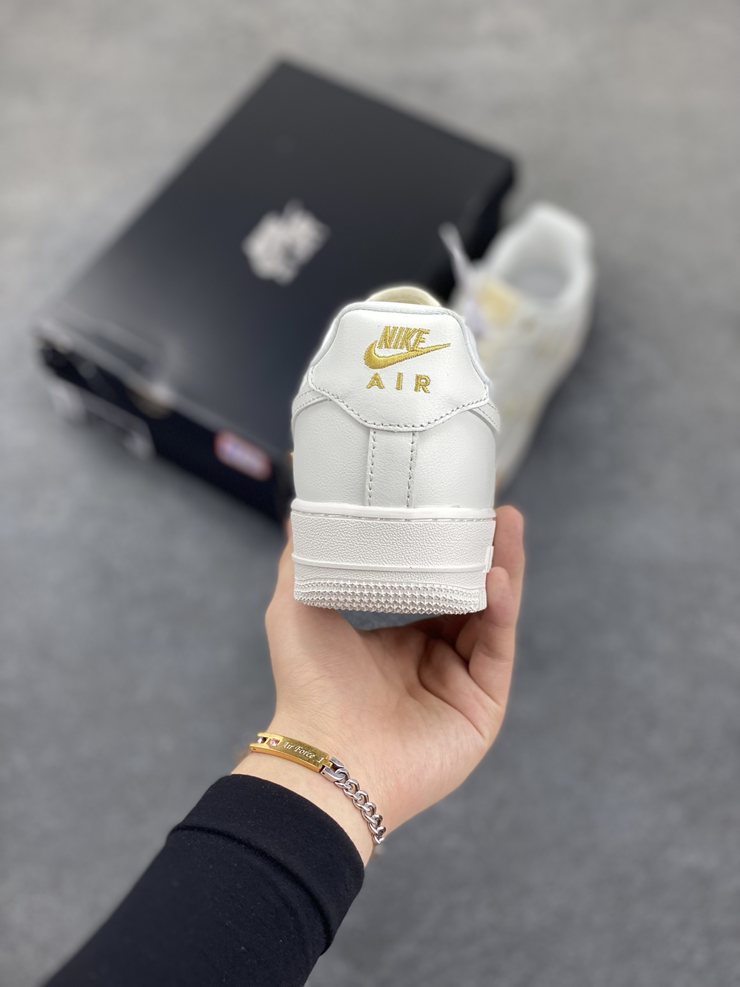 图片[4]-福利特价 Nike Air Force 1 Low 小金勾 空军一号低帮运动休闲板鞋 原楦头原纸板 打造纯正空军版型 专注外贸渠道 全掌内置蜂窝气垫 原盒配件 原厂中底钢印、拉帮完美 货号：FV3654-111 尺码：36 36.5 37.5 38 38.5 39 40 40.5 41 42 42.5 43 44 44.5 45-选品中心