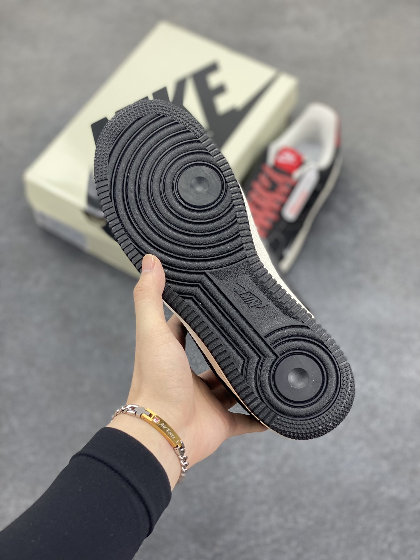 图片[5]-NIke Air Force 1 \’07 Low 斯图西联名-深灰织布 空军一号低帮 运动鞋 休闲鞋 折边针车 工艺难度大 原楦头原纸板 原装鞋盒 定制五金配件 内置全掌气垫 原厂鞋底 货号：LW9279-002 尺码：36 36.5 37.5 38 38.5 39 40 40.5 41 42 42.5 43 44 44.5 45-选品中心