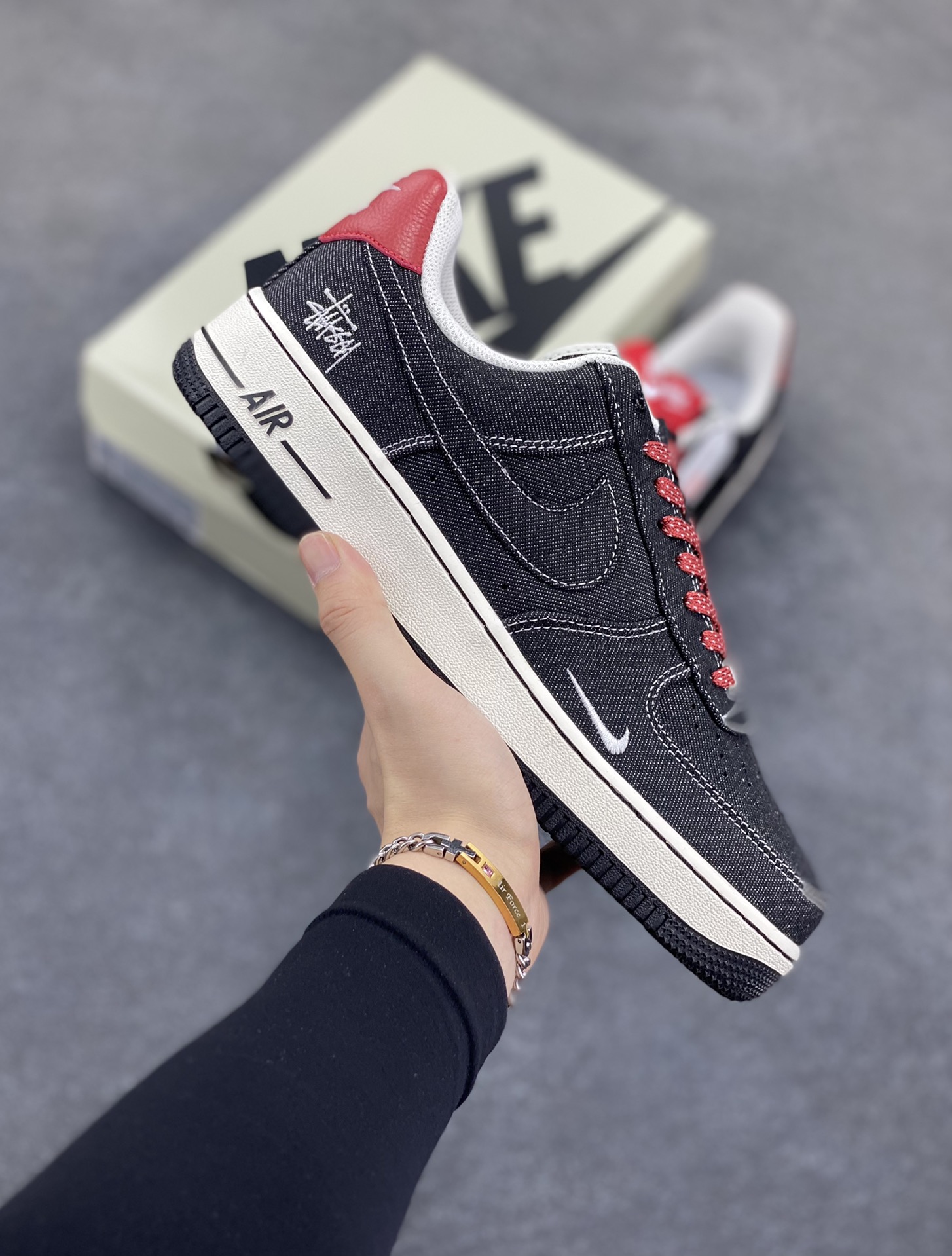 NIke Air Force 1 \'07 Low 斯图西联名-深灰织布 空军一号低帮 运动鞋 休闲鞋 折边针车 工艺难度大 原楦头原纸板 原装鞋盒 定制五金配件 内置全掌气垫 原厂鞋底 货号：LW9279-002 尺码：36 36.5 37.5 38 38.5 39 40 40.5 41 42 42.5 43 44 44.5 45-选品中心