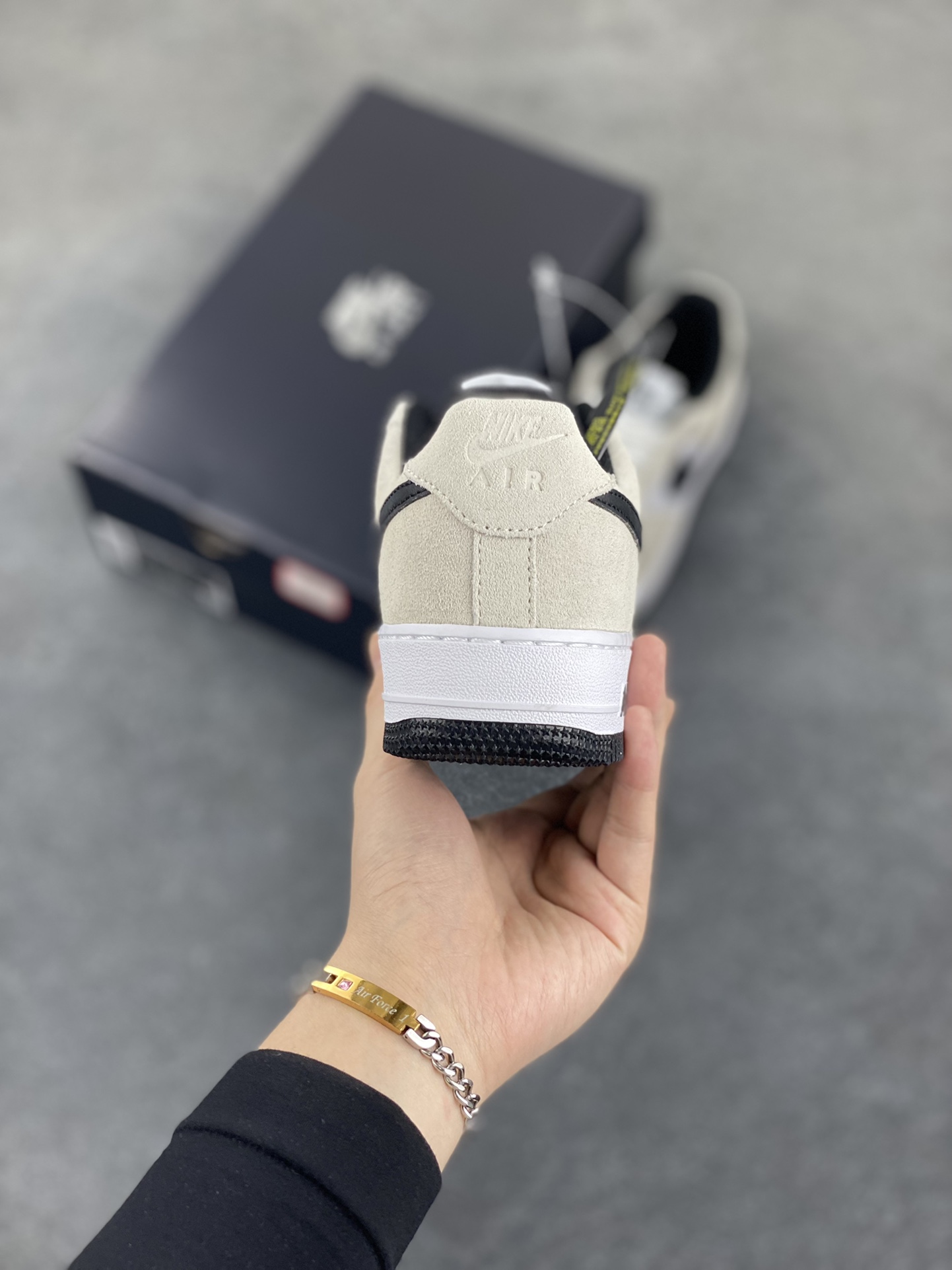 图片[4]-Nike Air Force 1 Low 灰白黑 空军一号低帮运动休闲板鞋 原楦头原纸板 打造纯正空军版型 专注外贸渠道 全掌内置蜂窝气垫 原盒配件 原厂中底钢印、拉帮完美 货号：IB6388-100 尺码：36 36.5 37.5 38 38.5 39 40 40.5 41 42 42.5 43 44 44.5 45 46-选品中心