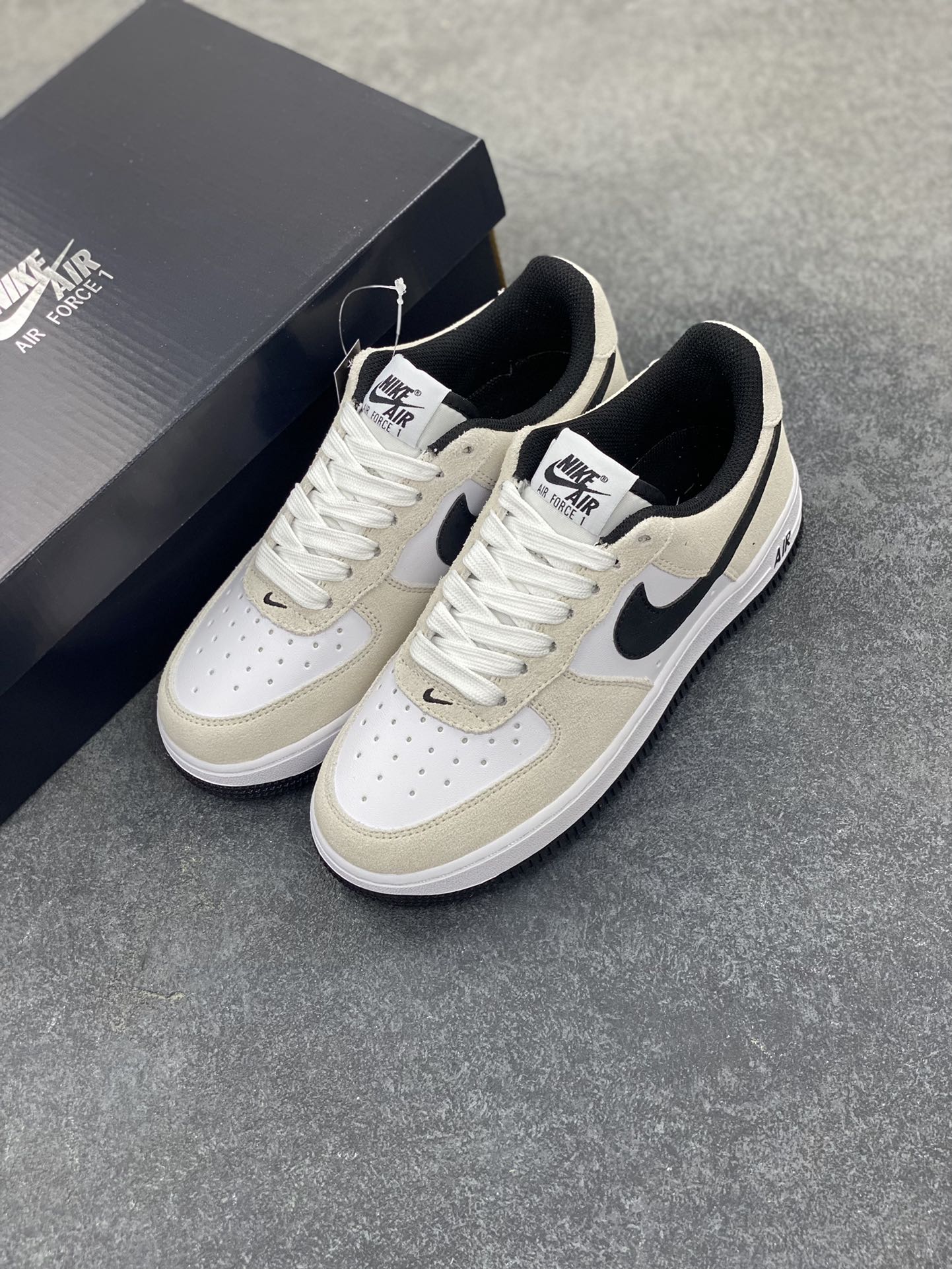 图片[8]-Nike Air Force 1 Low 灰白黑 空军一号低帮运动休闲板鞋 原楦头原纸板 打造纯正空军版型 专注外贸渠道 全掌内置蜂窝气垫 原盒配件 原厂中底钢印、拉帮完美 货号：IB6388-100 尺码：36 36.5 37.5 38 38.5 39 40 40.5 41 42 42.5 43 44 44.5 45 46-选品中心