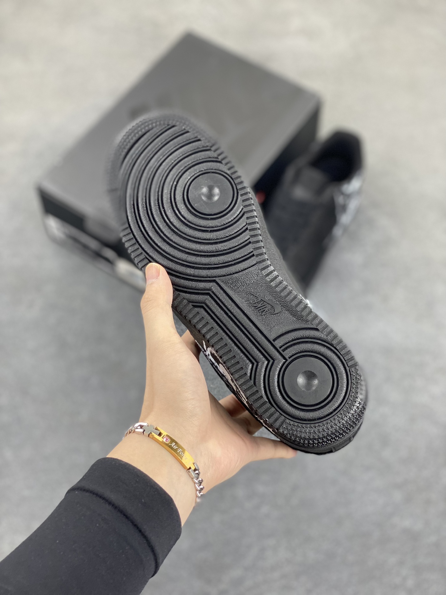 图片[5]-CDG×Supreme×Nike Air Force 1 Supreme Comme des Garcons Shirt 联名空军一号低帮休闲板鞋 原鞋开发 原盒原包装 原楦头原纸板 配件齐全 纯正版型 正品NFC感应芯片 内置全掌气垫 货号：923044-101 尺码：36 36.5 37.5 38 38.5 39 40 40.5 41 42 42.5 43 44 44.5 45-选品中心