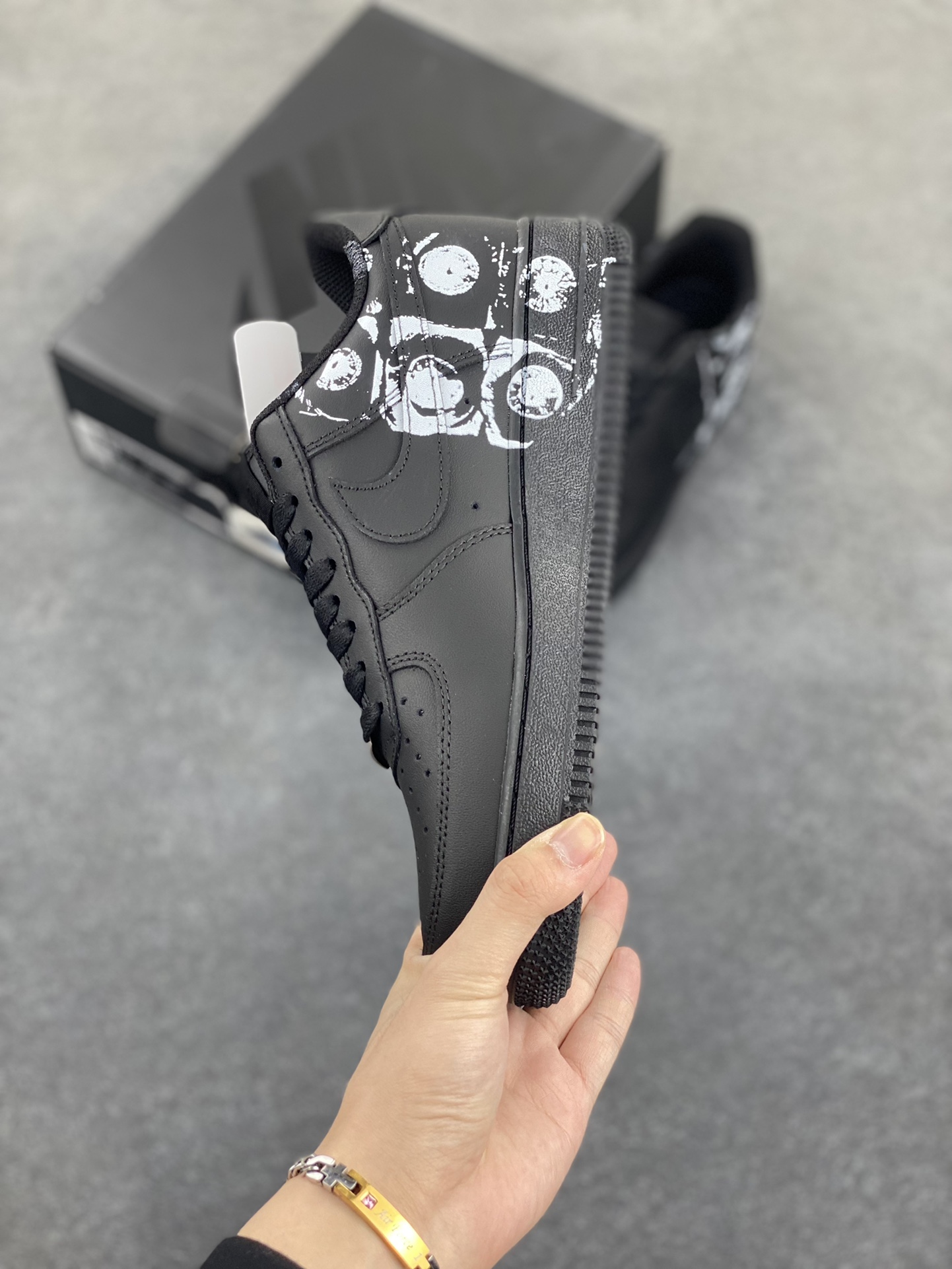 图片[3]-CDG×Supreme×Nike Air Force 1 Supreme Comme des Garcons Shirt 联名空军一号低帮休闲板鞋 原鞋开发 原盒原包装 原楦头原纸板 配件齐全 纯正版型 正品NFC感应芯片 内置全掌气垫 货号：923044-101 尺码：36 36.5 37.5 38 38.5 39 40 40.5 41 42 42.5 43 44 44.5 45-选品中心