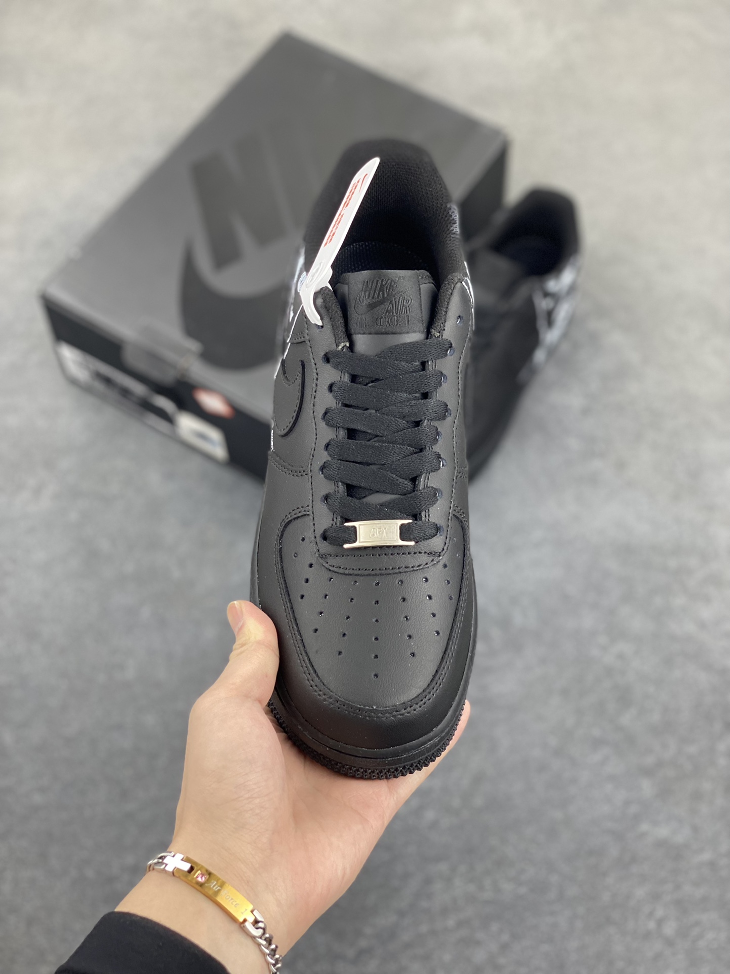 图片[2]-CDG×Supreme×Nike Air Force 1 Supreme Comme des Garcons Shirt 联名空军一号低帮休闲板鞋 原鞋开发 原盒原包装 原楦头原纸板 配件齐全 纯正版型 正品NFC感应芯片 内置全掌气垫 货号：923044-101 尺码：36 36.5 37.5 38 38.5 39 40 40.5 41 42 42.5 43 44 44.5 45-选品中心