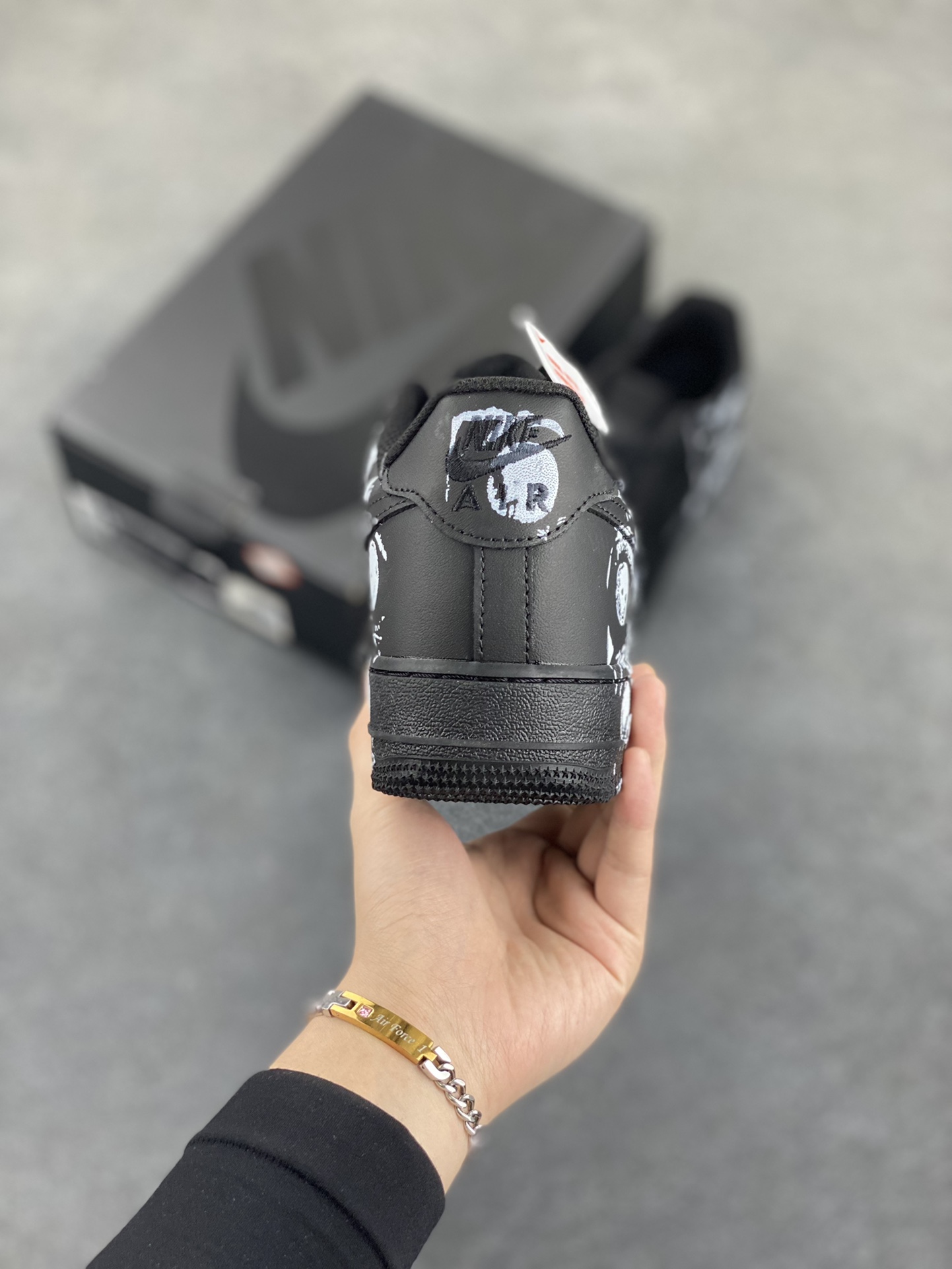 图片[4]-CDG×Supreme×Nike Air Force 1 Supreme Comme des Garcons Shirt 联名空军一号低帮休闲板鞋 原鞋开发 原盒原包装 原楦头原纸板 配件齐全 纯正版型 正品NFC感应芯片 内置全掌气垫 货号：923044-101 尺码：36 36.5 37.5 38 38.5 39 40 40.5 41 42 42.5 43 44 44.5 45-选品中心