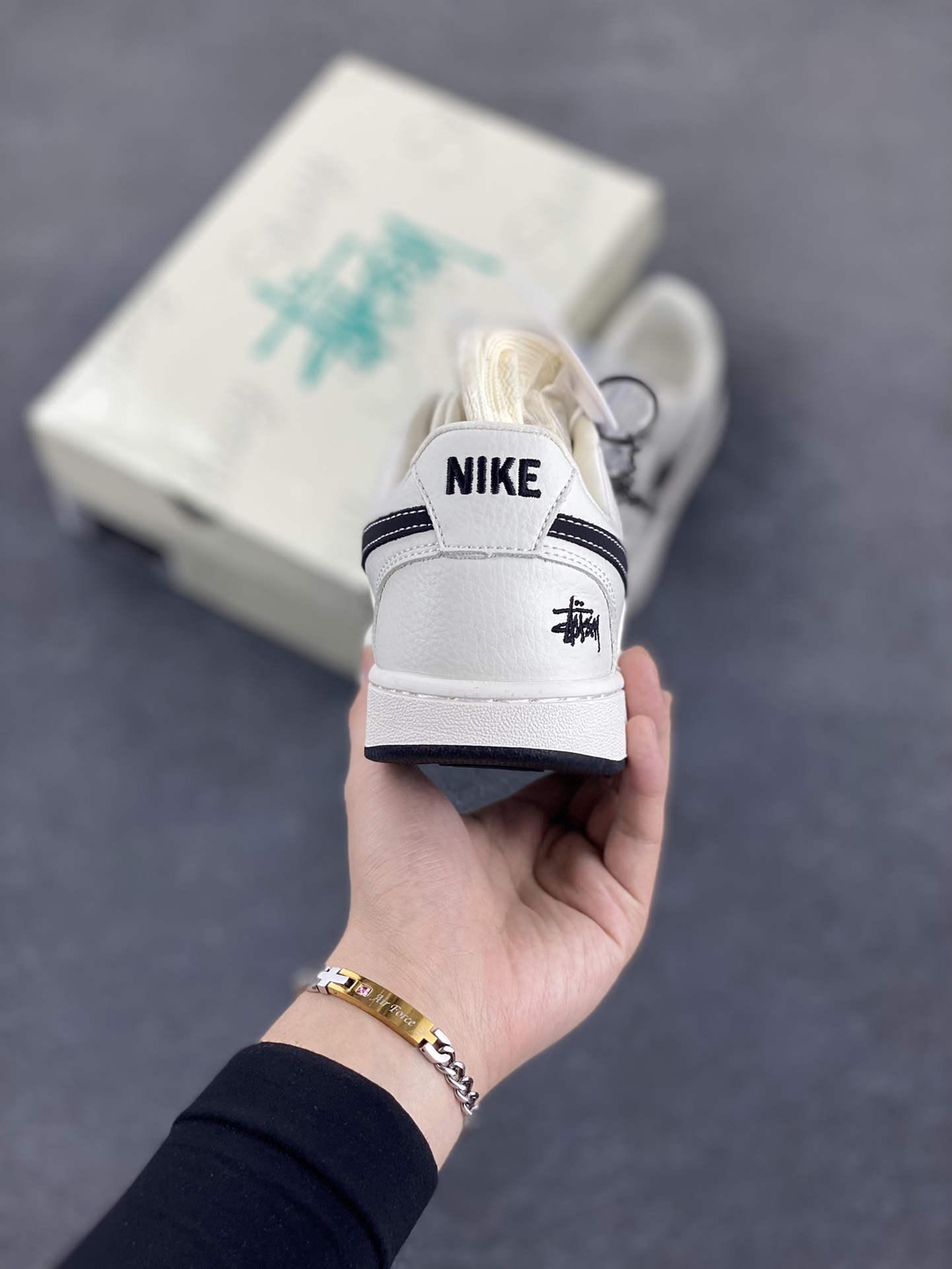 图片[4]-Nike Court Vision 1 LOW 低帮 板鞋 “斯图西——双拼米黑” 运动鞋 休闲鞋 折边针车 工艺难度大 原楦头原纸板 原装鞋盒 定制五金配件 内置全掌气垫 原厂鞋底 货号：CS5288-017 尺码：36 36.5 37.5 38 38.5 39 40 40.5 41 42 42.5 43 44 44.5 45-选品中心