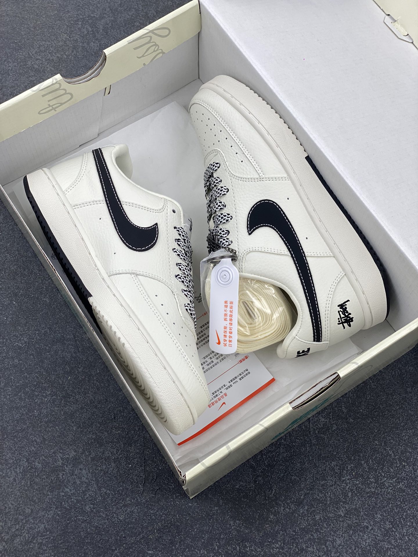 图片[9]-Nike Court Vision 1 LOW 低帮 板鞋 “斯图西——双拼米黑” 运动鞋 休闲鞋 折边针车 工艺难度大 原楦头原纸板 原装鞋盒 定制五金配件 内置全掌气垫 原厂鞋底 货号：CS5288-017 尺码：36 36.5 37.5 38 38.5 39 40 40.5 41 42 42.5 43 44 44.5 45-选品中心