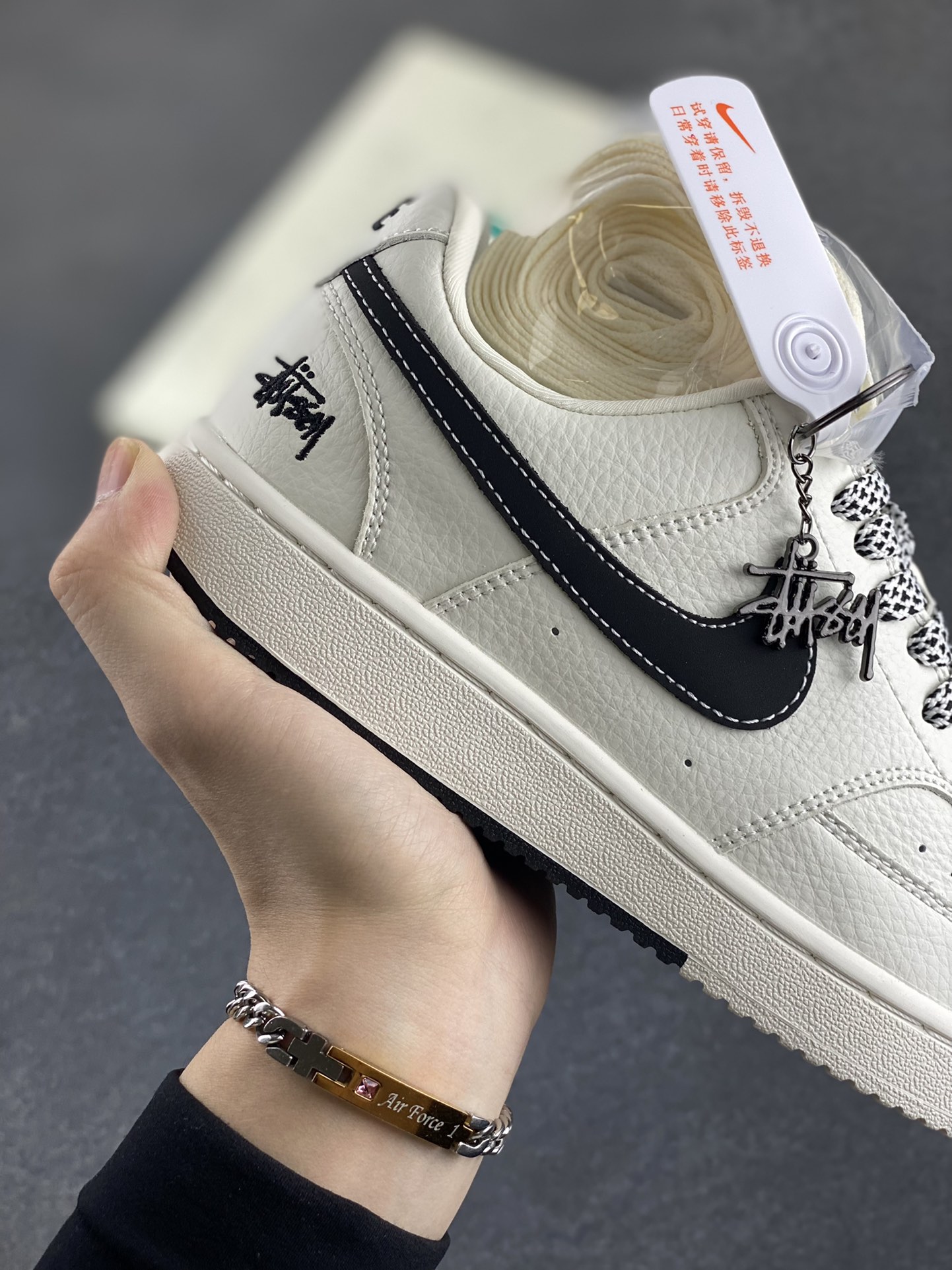 图片[6]-Nike Court Vision 1 LOW 低帮 板鞋 “斯图西——双拼米黑” 运动鞋 休闲鞋 折边针车 工艺难度大 原楦头原纸板 原装鞋盒 定制五金配件 内置全掌气垫 原厂鞋底 货号：CS5288-017 尺码：36 36.5 37.5 38 38.5 39 40 40.5 41 42 42.5 43 44 44.5 45-选品中心