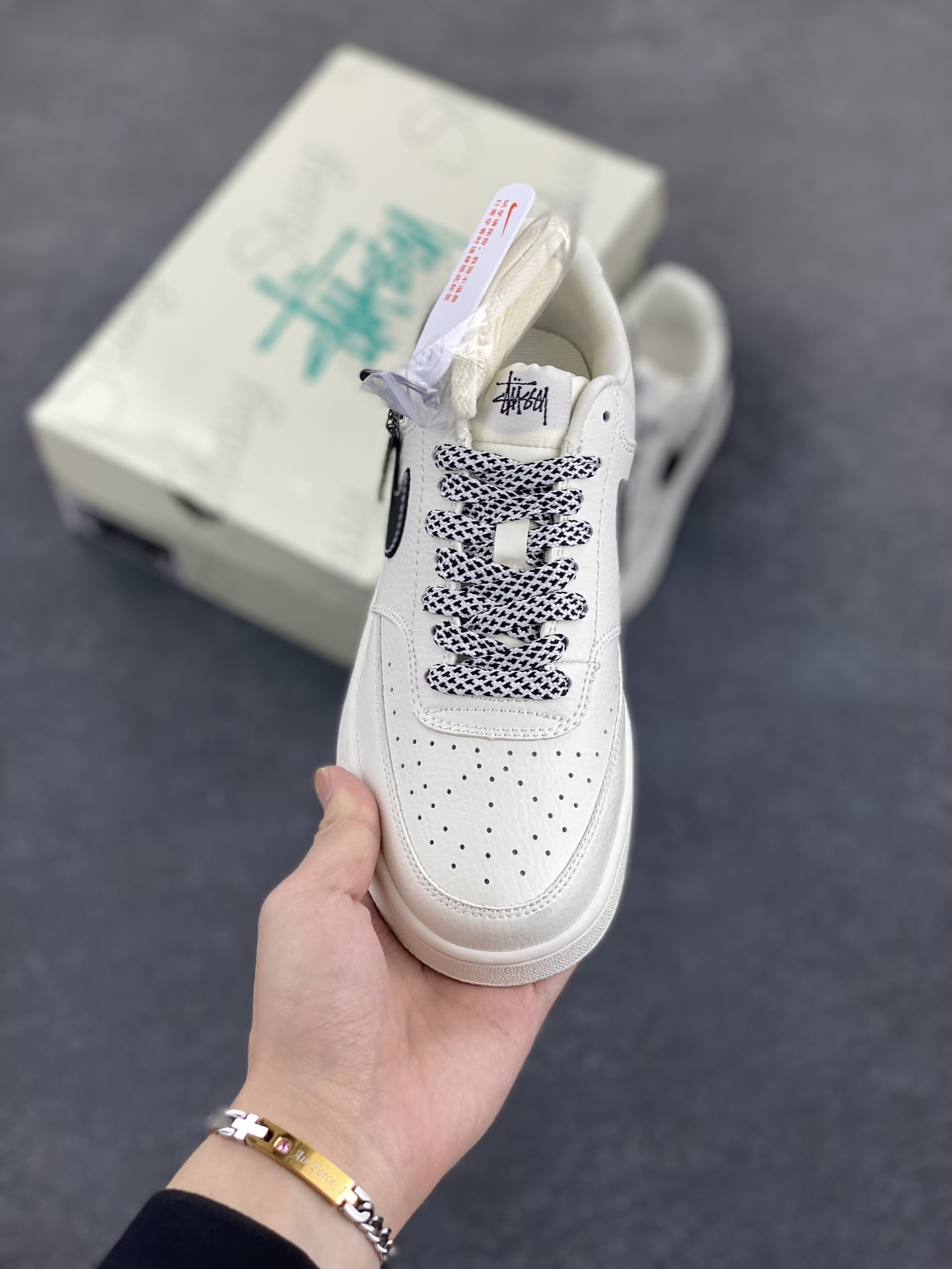 图片[2]-Nike Court Vision 1 LOW 低帮 板鞋 “斯图西——双拼米黑” 运动鞋 休闲鞋 折边针车 工艺难度大 原楦头原纸板 原装鞋盒 定制五金配件 内置全掌气垫 原厂鞋底 货号：CS5288-017 尺码：36 36.5 37.5 38 38.5 39 40 40.5 41 42 42.5 43 44 44.5 45-选品中心