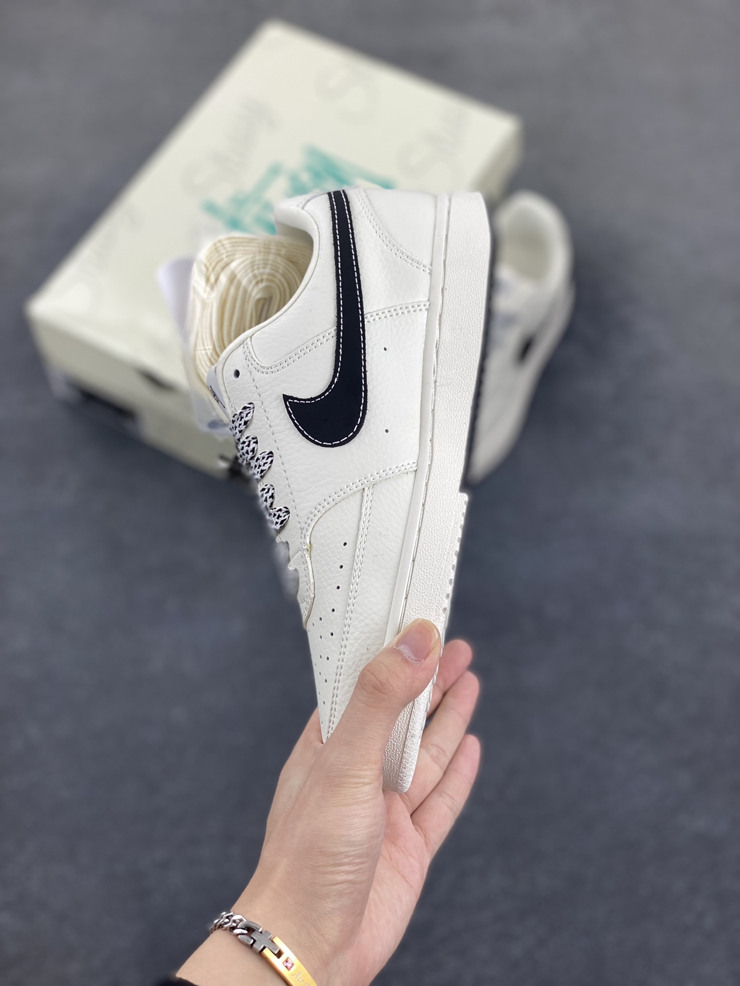 图片[3]-Nike Court Vision 1 LOW 低帮 板鞋 “斯图西——双拼米黑” 运动鞋 休闲鞋 折边针车 工艺难度大 原楦头原纸板 原装鞋盒 定制五金配件 内置全掌气垫 原厂鞋底 货号：CS5288-017 尺码：36 36.5 37.5 38 38.5 39 40 40.5 41 42 42.5 43 44 44.5 45-选品中心