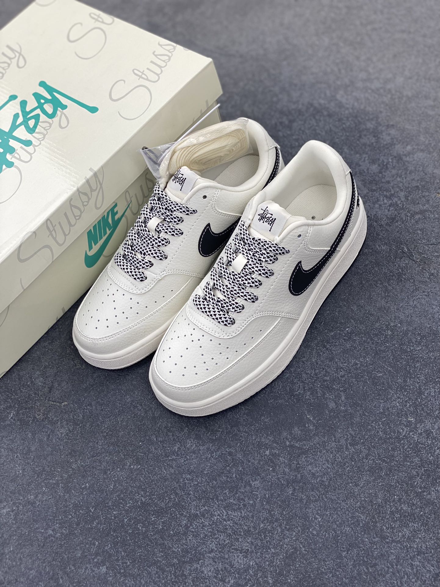 图片[8]-Nike Court Vision 1 LOW 低帮 板鞋 “斯图西——双拼米黑” 运动鞋 休闲鞋 折边针车 工艺难度大 原楦头原纸板 原装鞋盒 定制五金配件 内置全掌气垫 原厂鞋底 货号：CS5288-017 尺码：36 36.5 37.5 38 38.5 39 40 40.5 41 42 42.5 43 44 44.5 45-选品中心