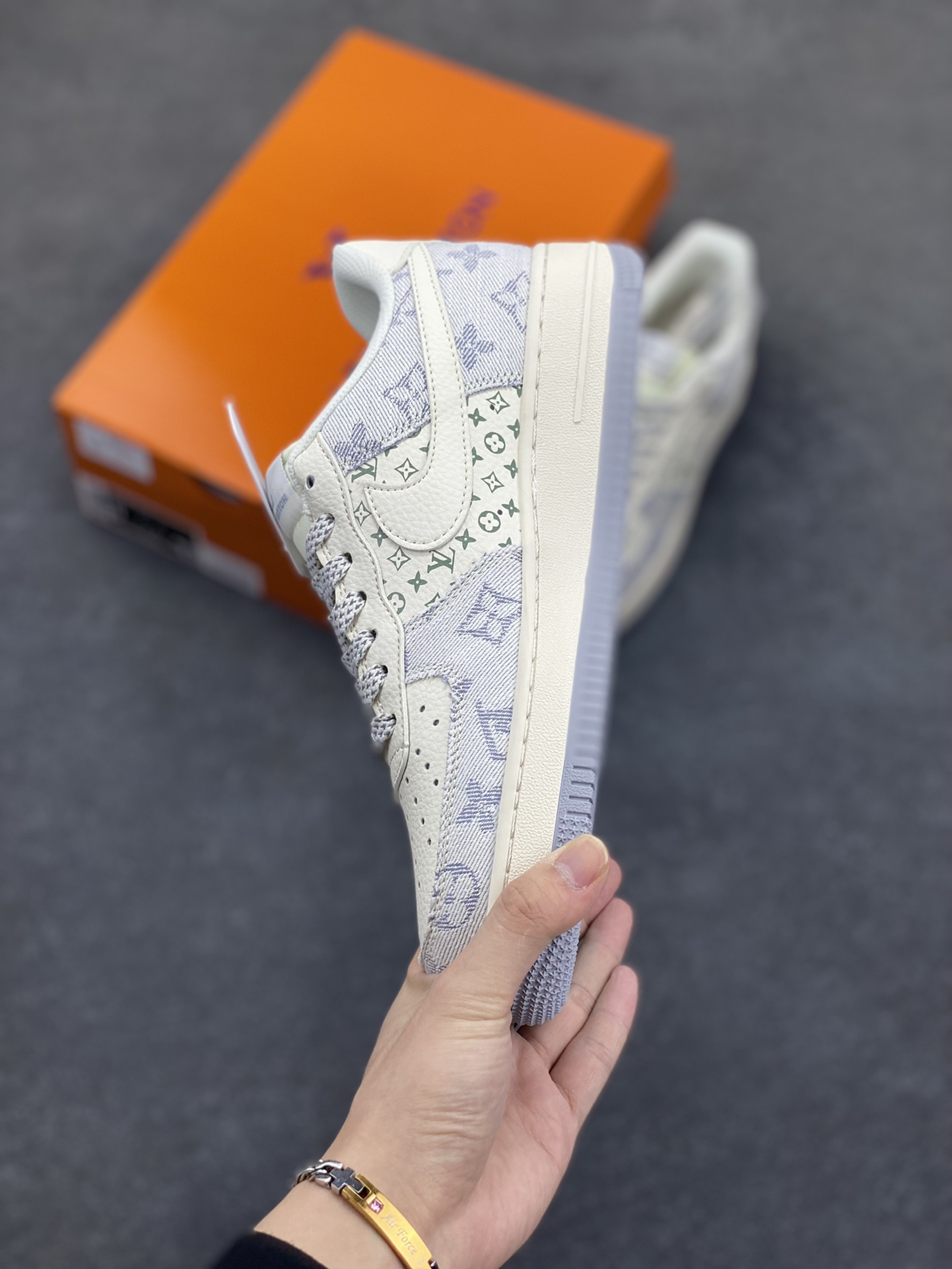 图片[3]-NIke Air Force 1 \’07 Low “LV联名”空军一号 低帮 运动鞋 休闲鞋 折边针车 工艺难度大 原楦头原纸板 原装鞋盒 定制五金配件 内置全掌气垫 原厂鞋底 货号：YX5066-331 尺码：36 36.5 37.5 38 38.5 39 40 40.5 41 42 42.5 43 44 44.5 45-选品中心