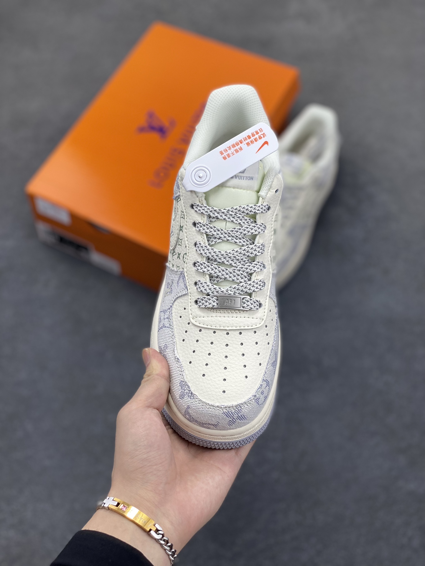 图片[2]-NIke Air Force 1 \’07 Low “LV联名”空军一号 低帮 运动鞋 休闲鞋 折边针车 工艺难度大 原楦头原纸板 原装鞋盒 定制五金配件 内置全掌气垫 原厂鞋底 货号：YX5066-331 尺码：36 36.5 37.5 38 38.5 39 40 40.5 41 42 42.5 43 44 44.5 45-选品中心