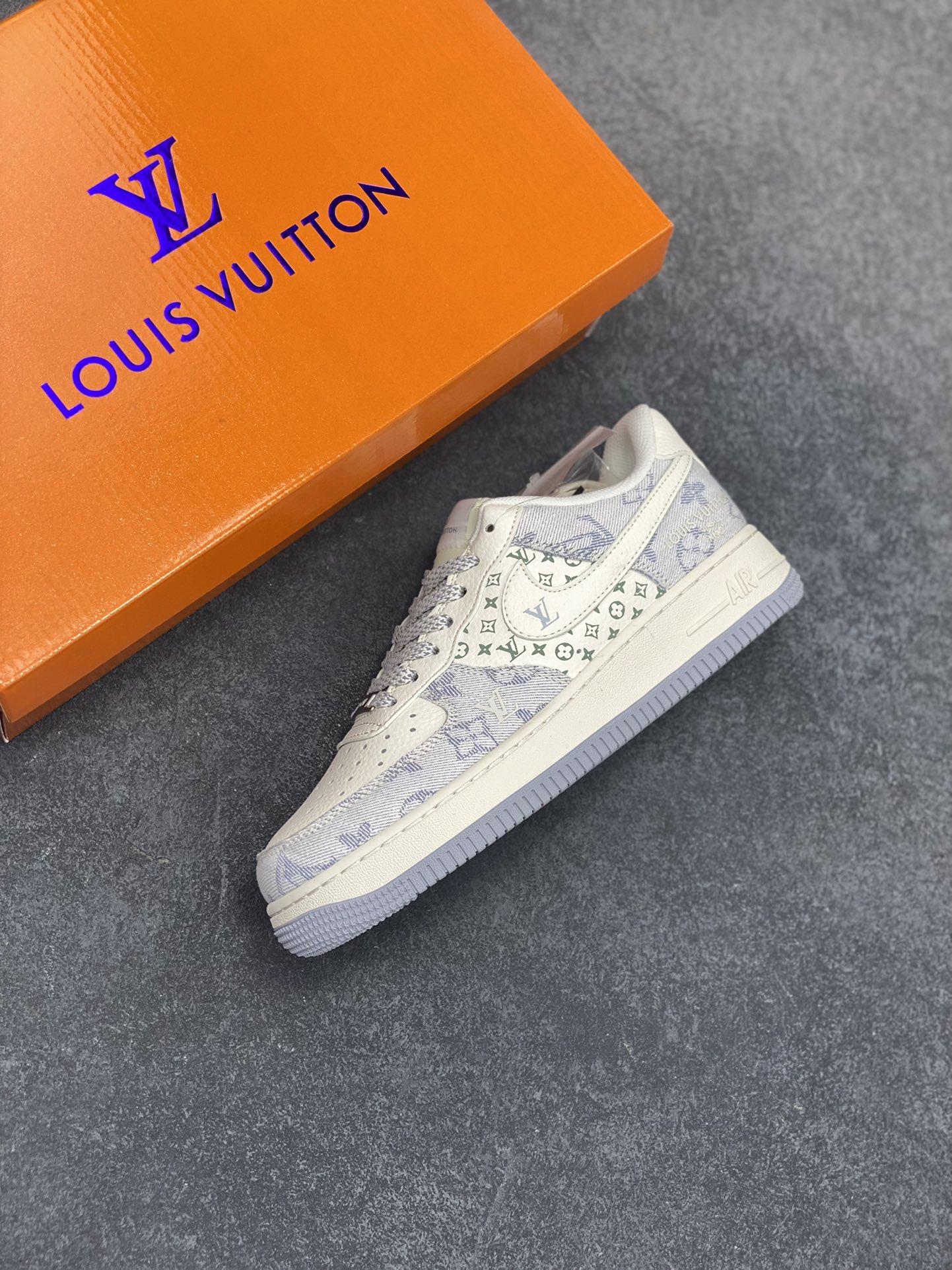 图片[7]-NIke Air Force 1 \’07 Low “LV联名”空军一号 低帮 运动鞋 休闲鞋 折边针车 工艺难度大 原楦头原纸板 原装鞋盒 定制五金配件 内置全掌气垫 原厂鞋底 货号：YX5066-331 尺码：36 36.5 37.5 38 38.5 39 40 40.5 41 42 42.5 43 44 44.5 45-选品中心