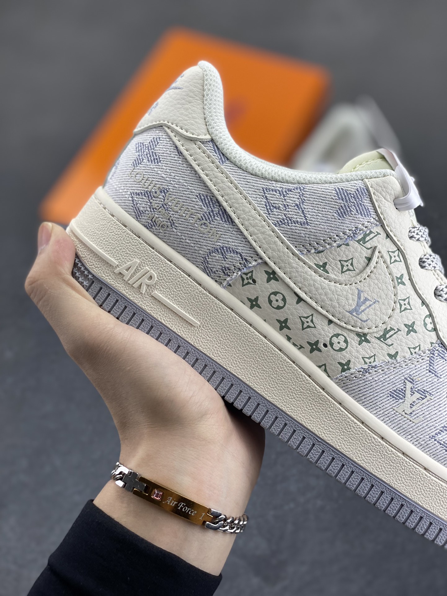 图片[6]-NIke Air Force 1 \’07 Low “LV联名”空军一号 低帮 运动鞋 休闲鞋 折边针车 工艺难度大 原楦头原纸板 原装鞋盒 定制五金配件 内置全掌气垫 原厂鞋底 货号：YX5066-331 尺码：36 36.5 37.5 38 38.5 39 40 40.5 41 42 42.5 43 44 44.5 45-选品中心