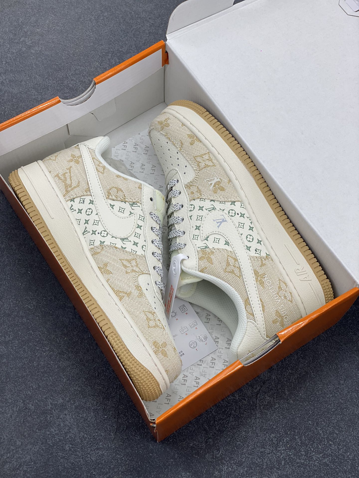 图片[9]-NIke Air Force 1 \’07 Low “LV联名”空军一号 低帮 运动鞋 休闲鞋 折边针车 工艺难度大 原楦头原纸板 原装鞋盒 定制五金配件 内置全掌气垫 原厂鞋底 货号：YX5066-330 尺码：36 36.5 37.5 38 38.5 39 40 40.5 41 42 42.5 43 44 44.5 45-选品中心