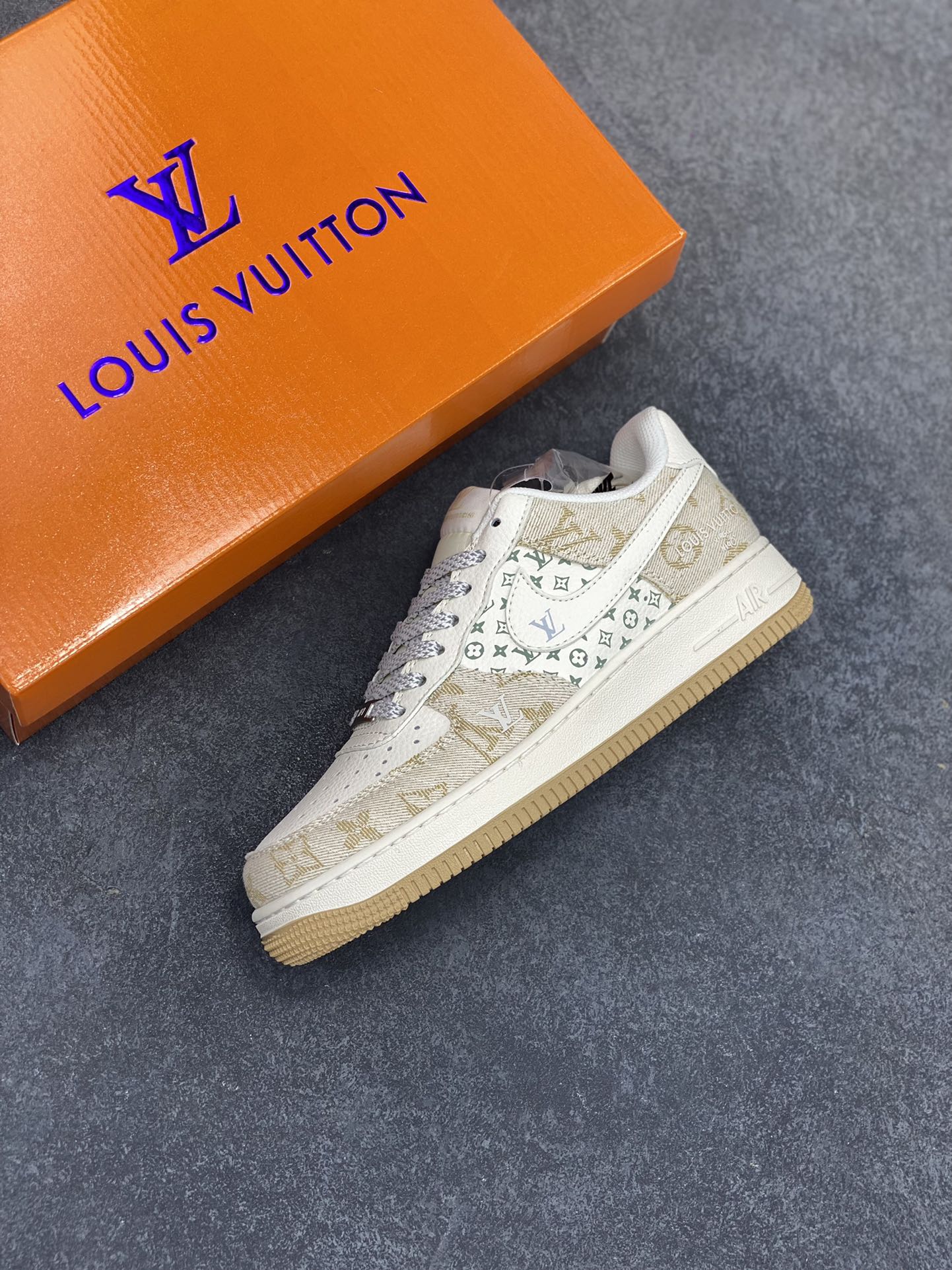 图片[7]-NIke Air Force 1 \’07 Low “LV联名”空军一号 低帮 运动鞋 休闲鞋 折边针车 工艺难度大 原楦头原纸板 原装鞋盒 定制五金配件 内置全掌气垫 原厂鞋底 货号：YX5066-330 尺码：36 36.5 37.5 38 38.5 39 40 40.5 41 42 42.5 43 44 44.5 45-选品中心