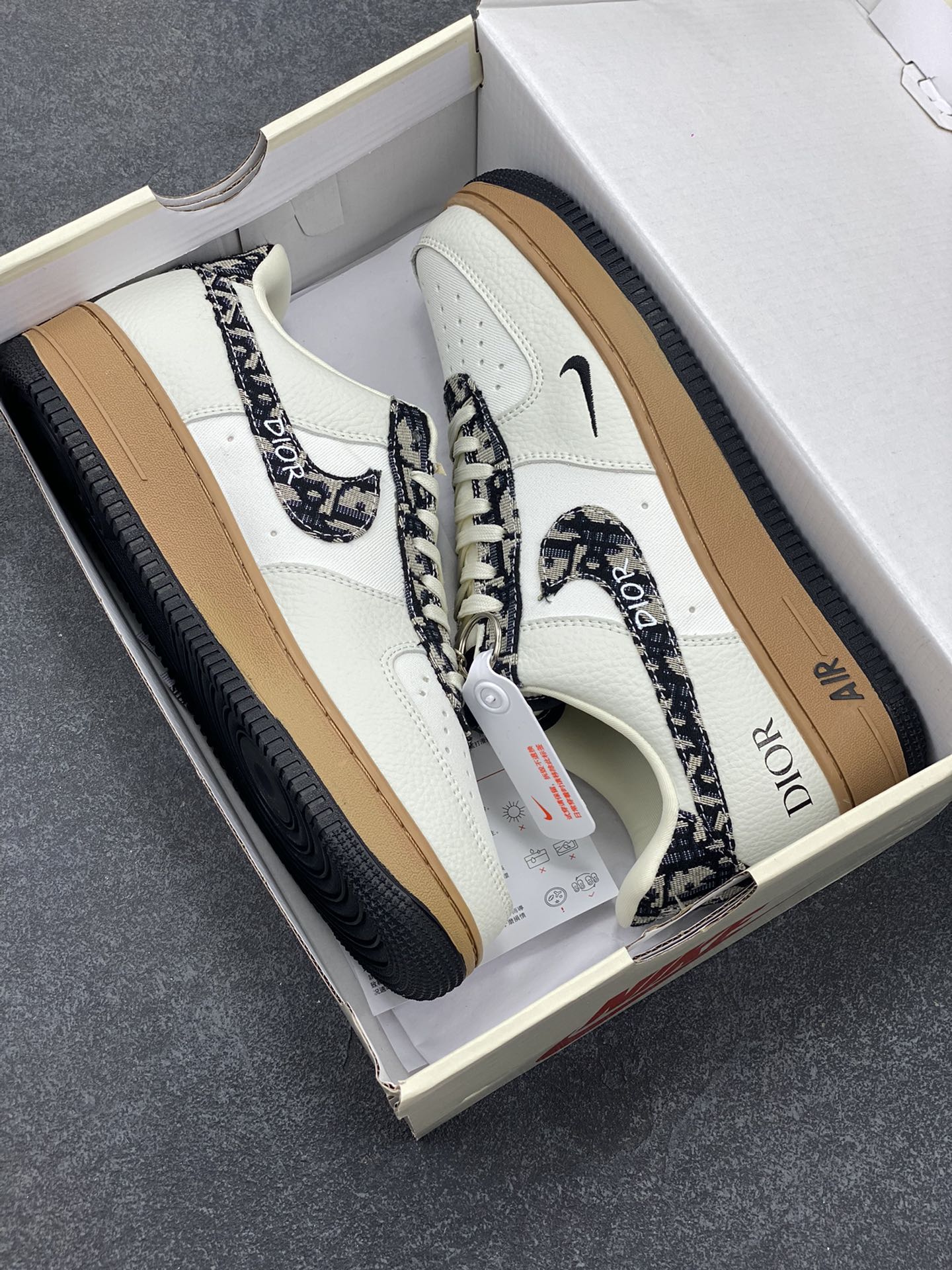 图片[9]-Nike Air Force 1 Low 空军一号低帮百搭休闲运动板鞋。柔软、弹性十足的缓震性能和出色的中底设计，横跨复古与现代的外型结合，造就出风靡全球三十多年的Force 1，直到今天还深受青睐。 货号：KK1988-048 尺码：36 37.5 38 39 40 40.5 41 42 42.5 43 44 44.5 45-选品中心